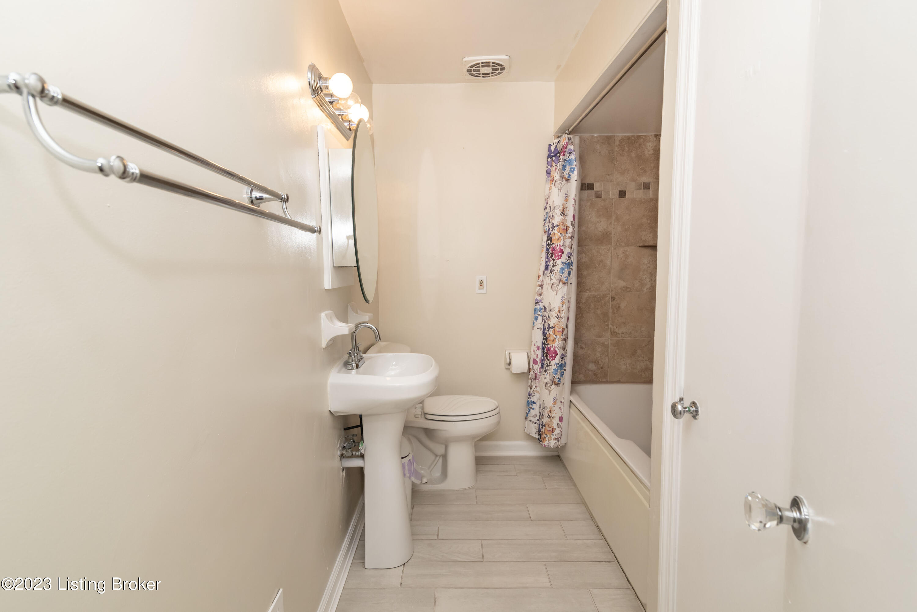 1099 Forest View Dr