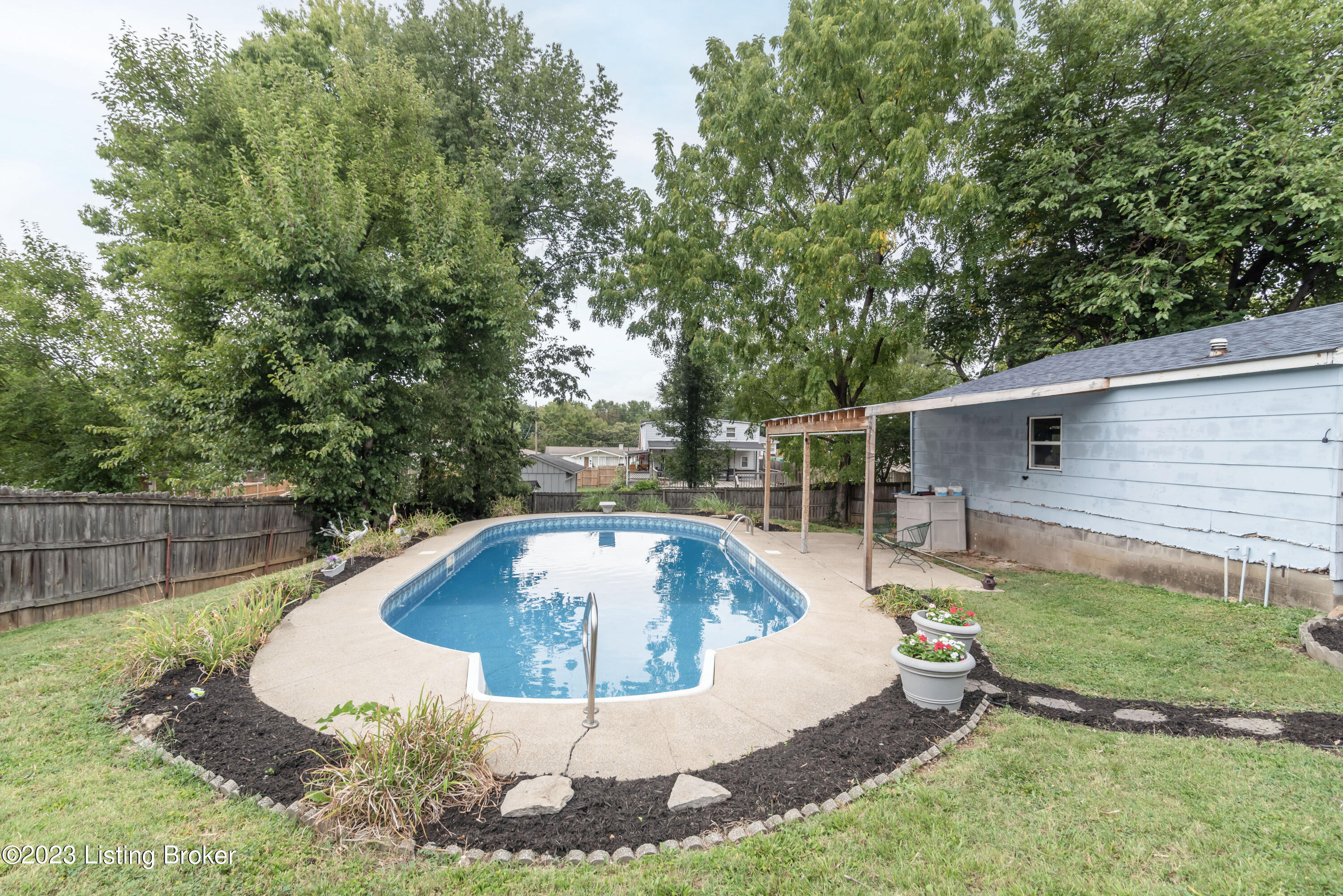 1099 Forest View Dr