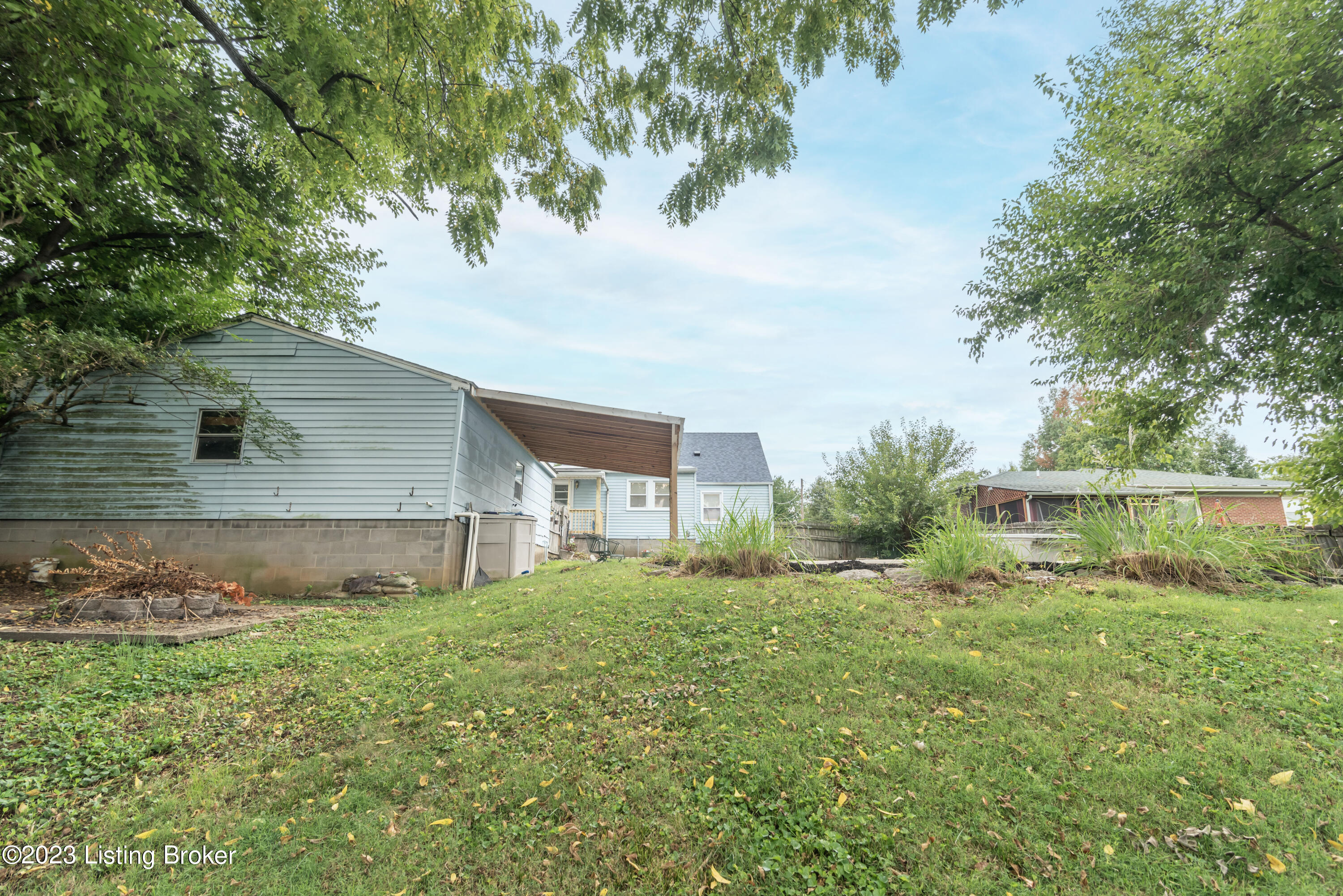 1099 Forest View Dr