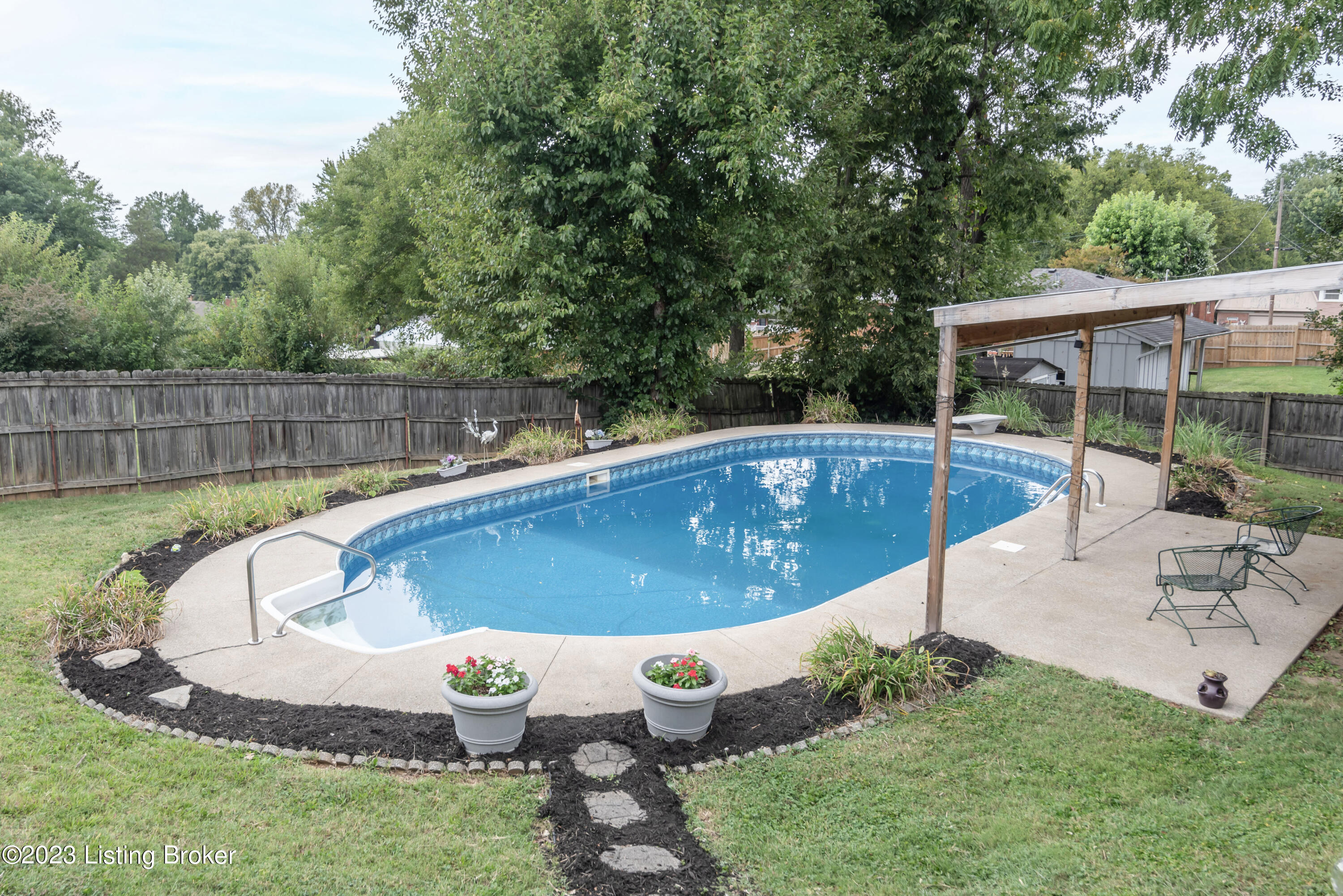 1099 Forest View Dr