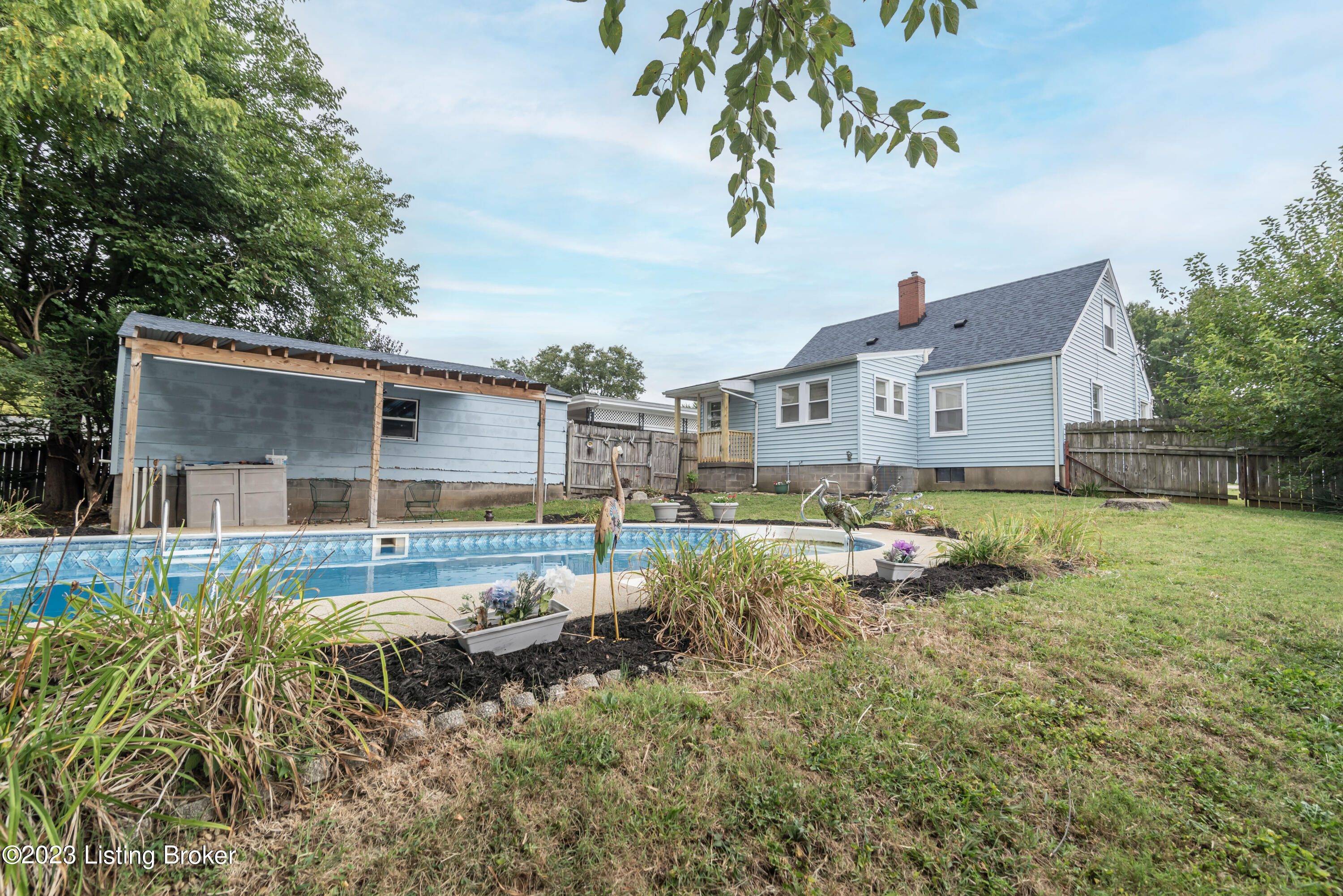 1099 Forest View Dr