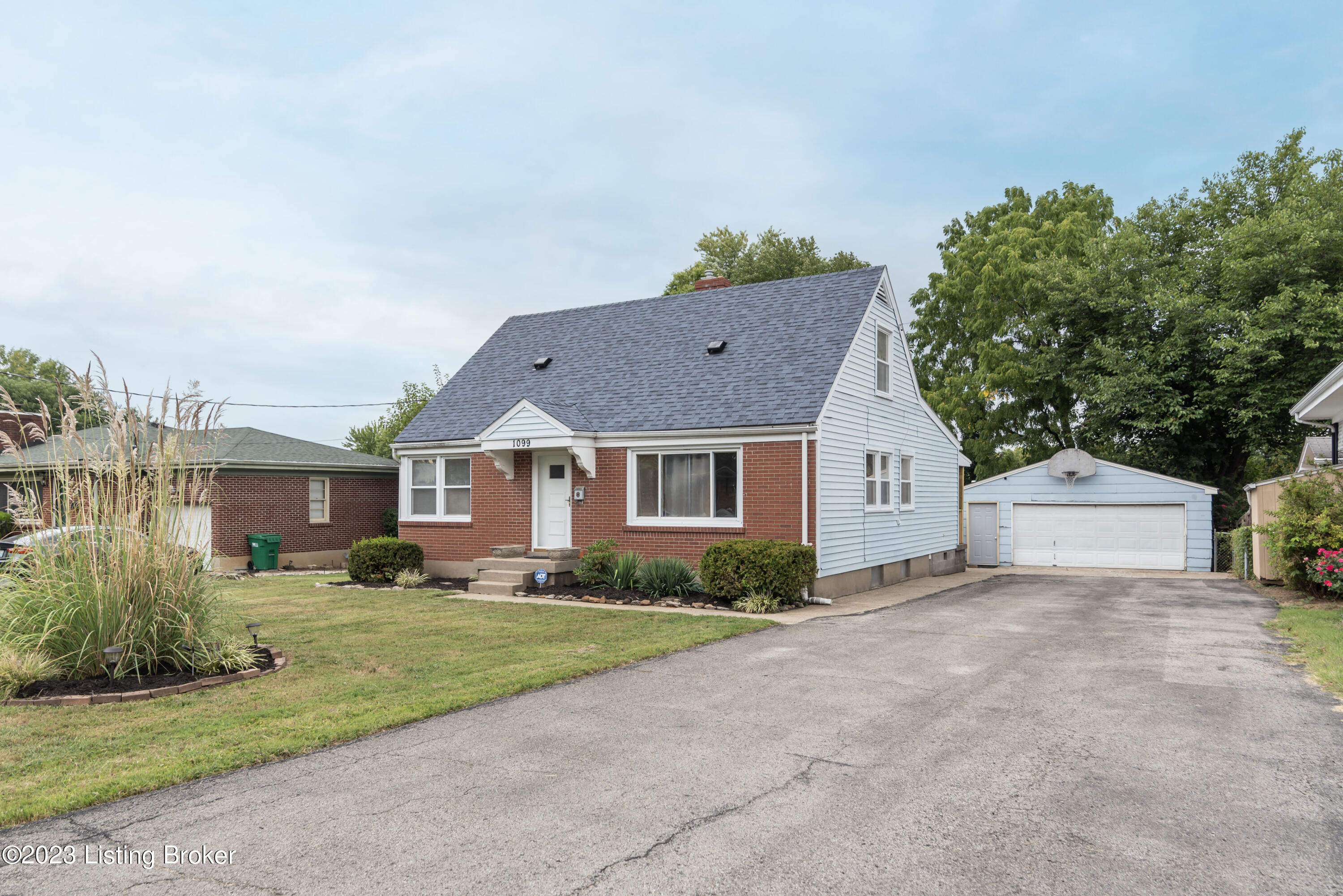 1099 Forest View Dr