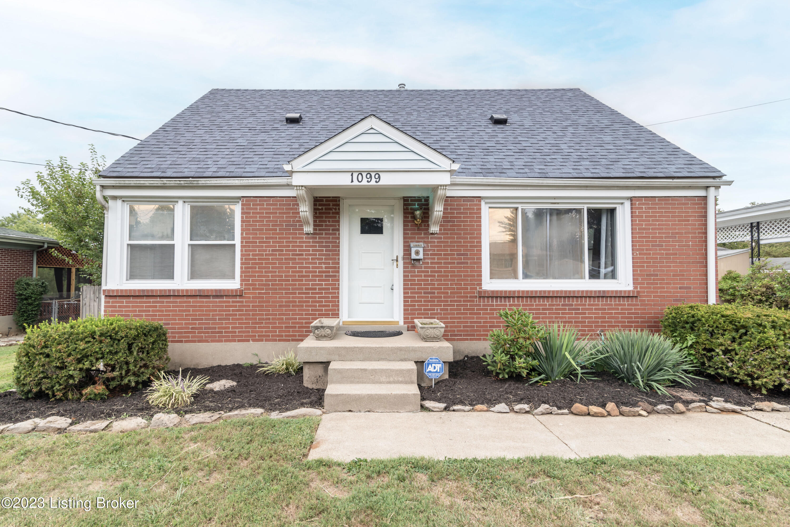 1099 Forest View Dr