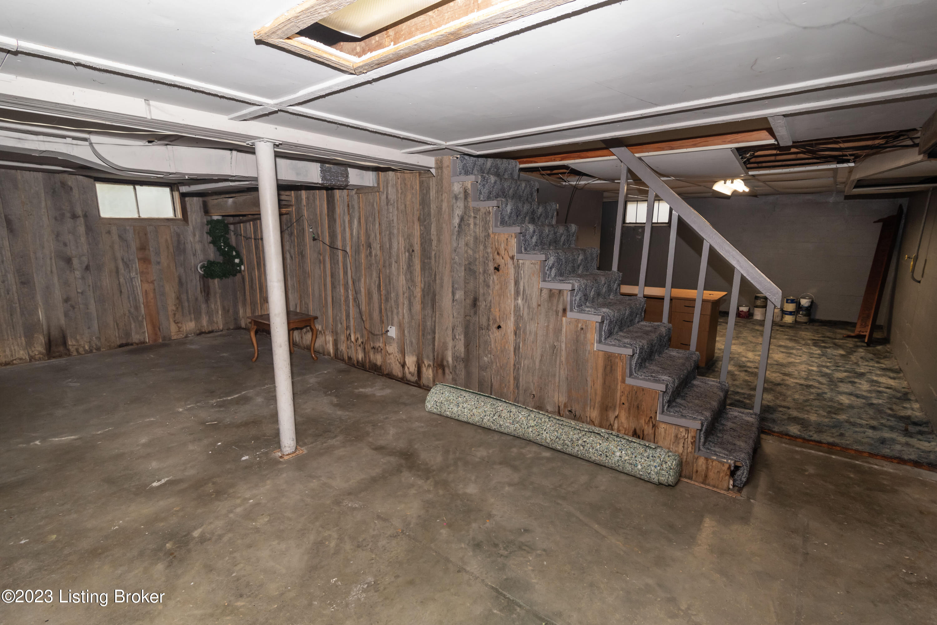 1099 Forest View Dr