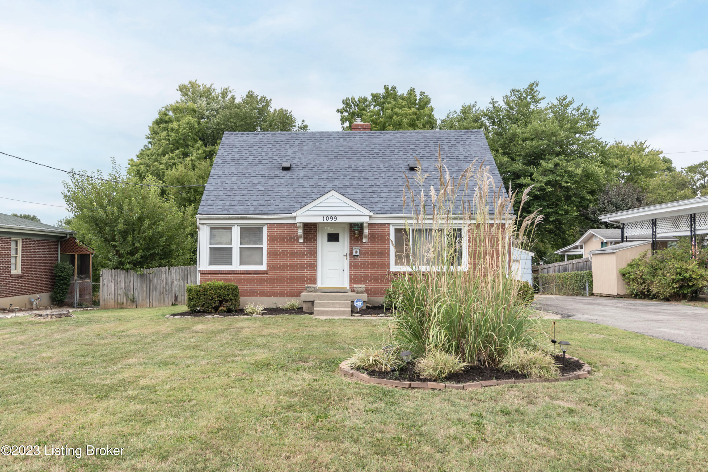 1099 Forest View Dr