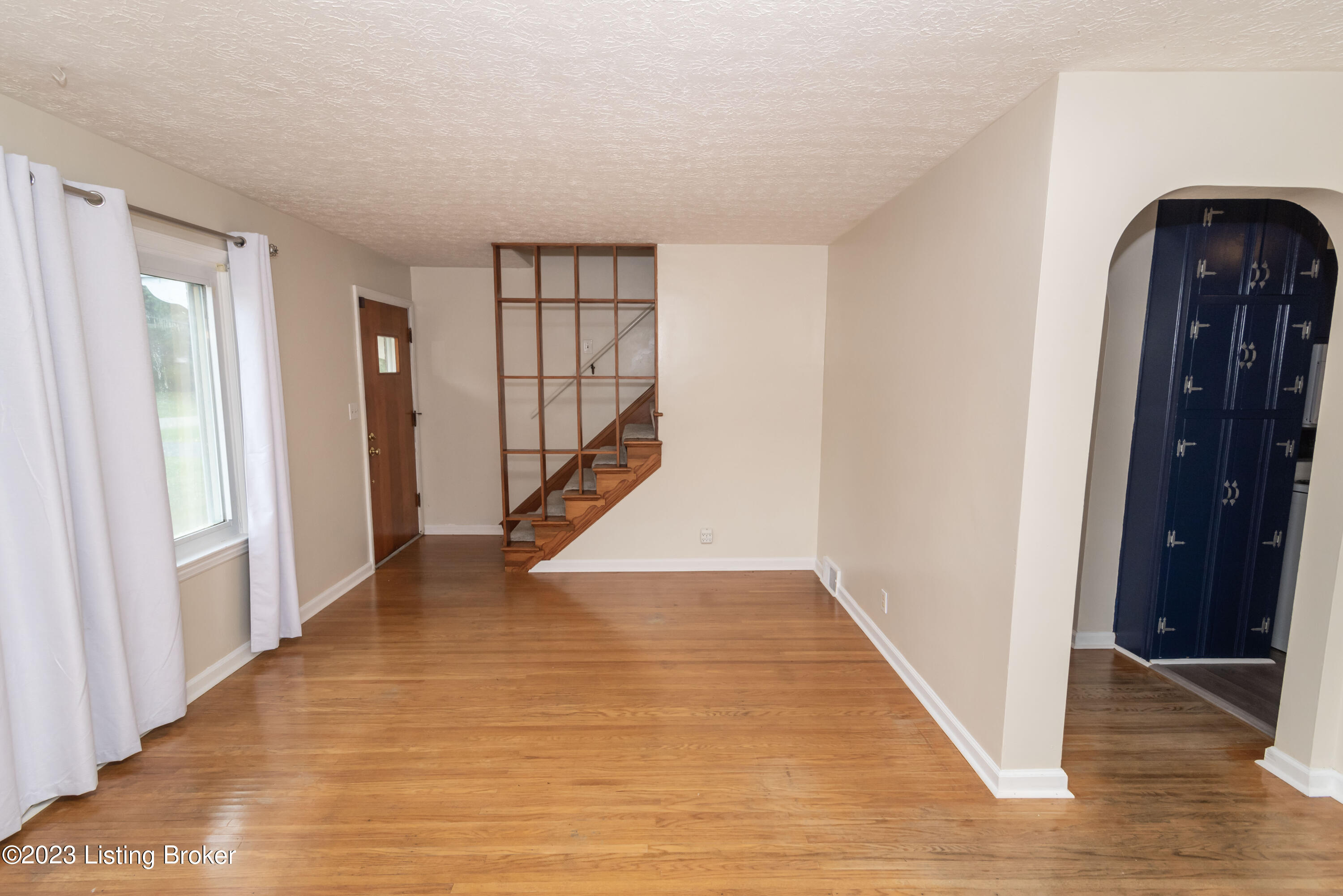 1099 Forest View Dr