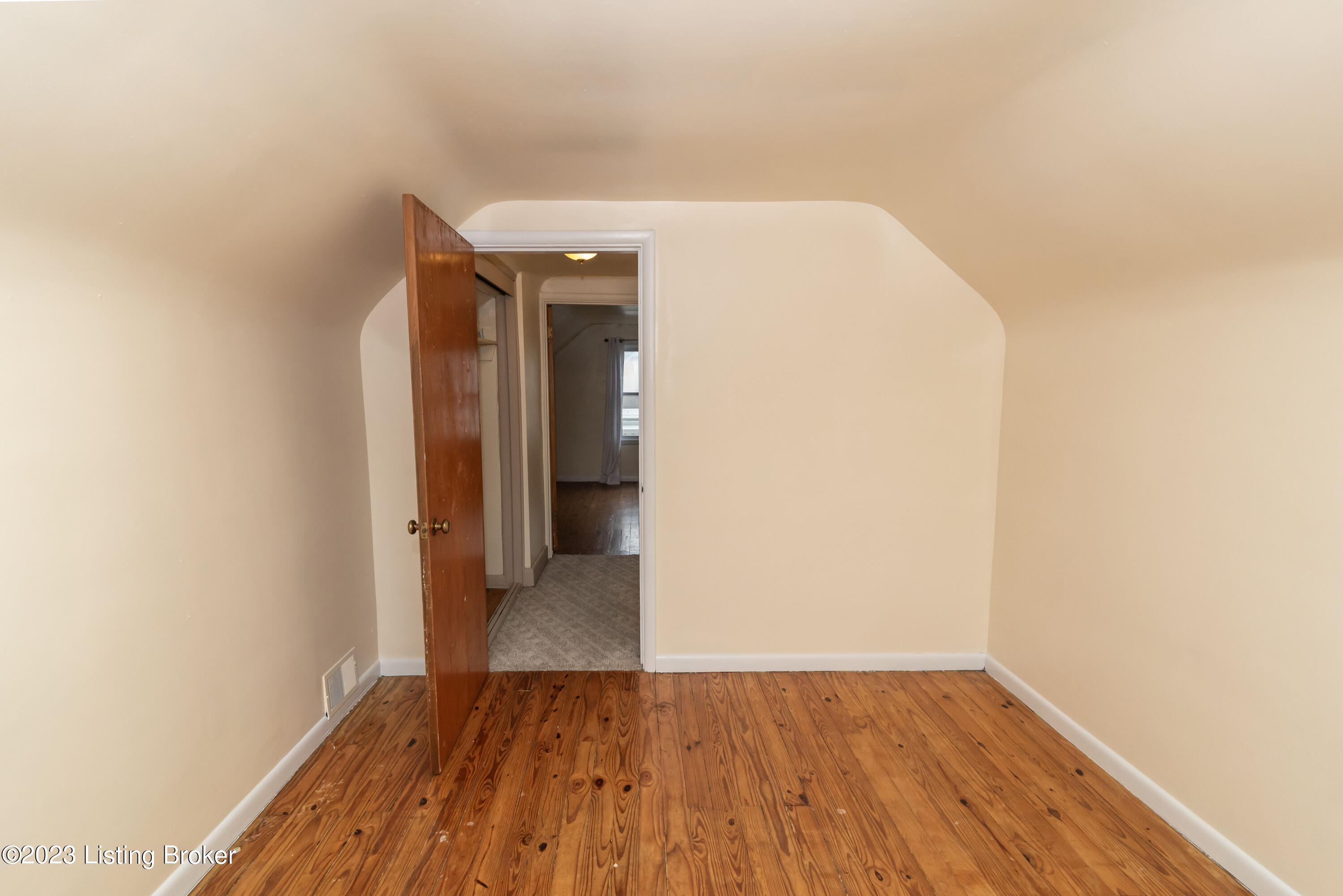 1099 Forest View Dr