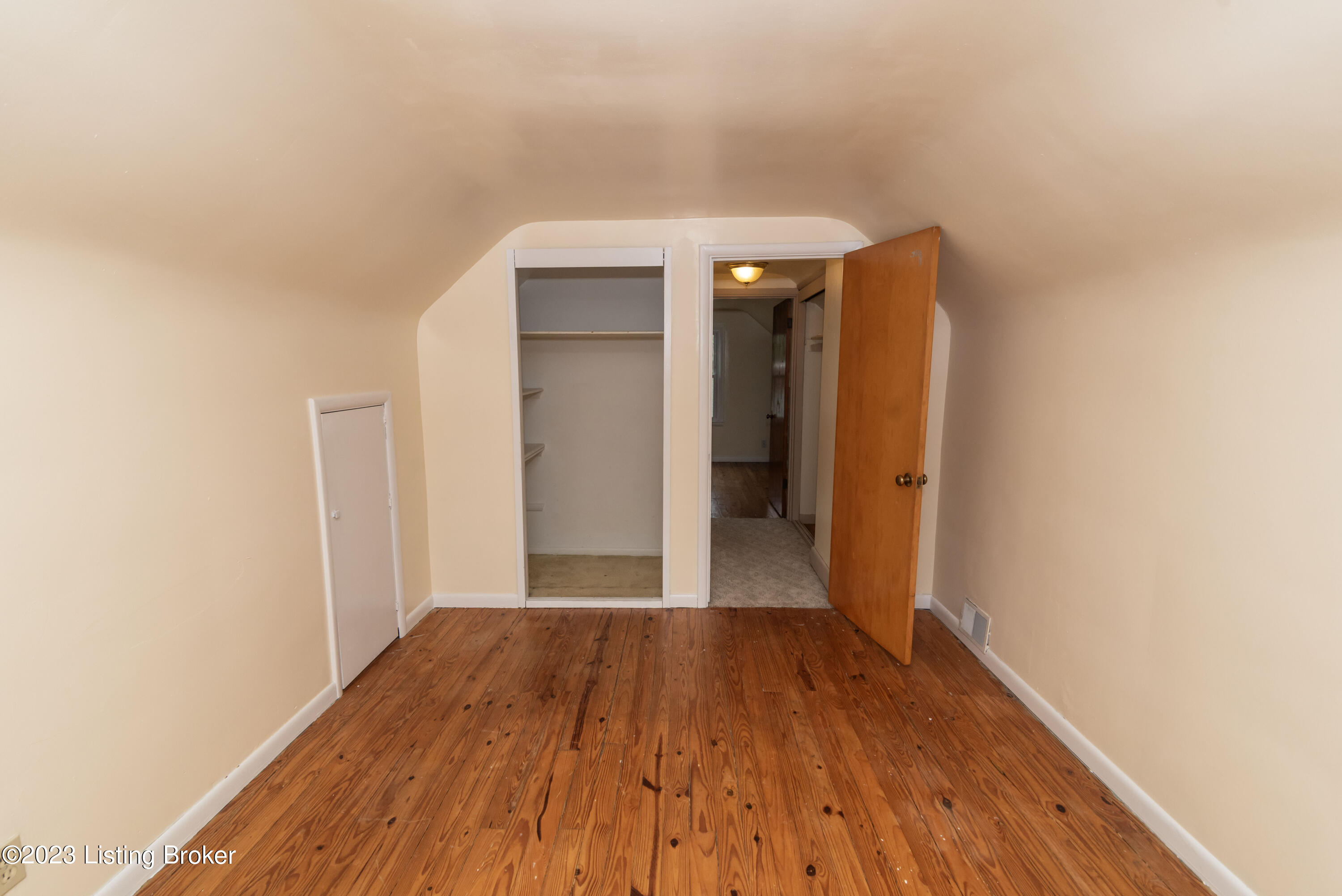1099 Forest View Dr