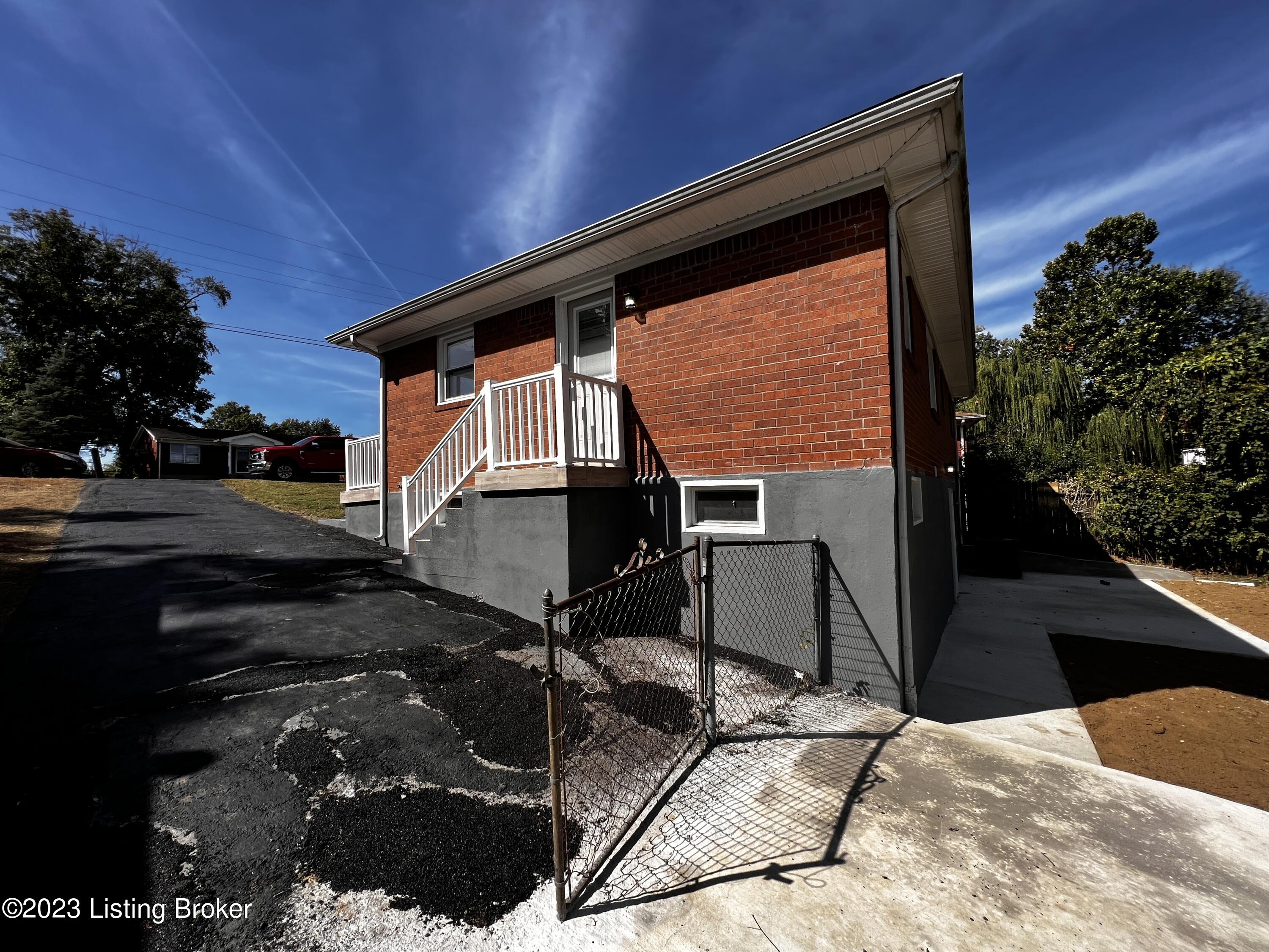 6807 Rock Hollow Dr