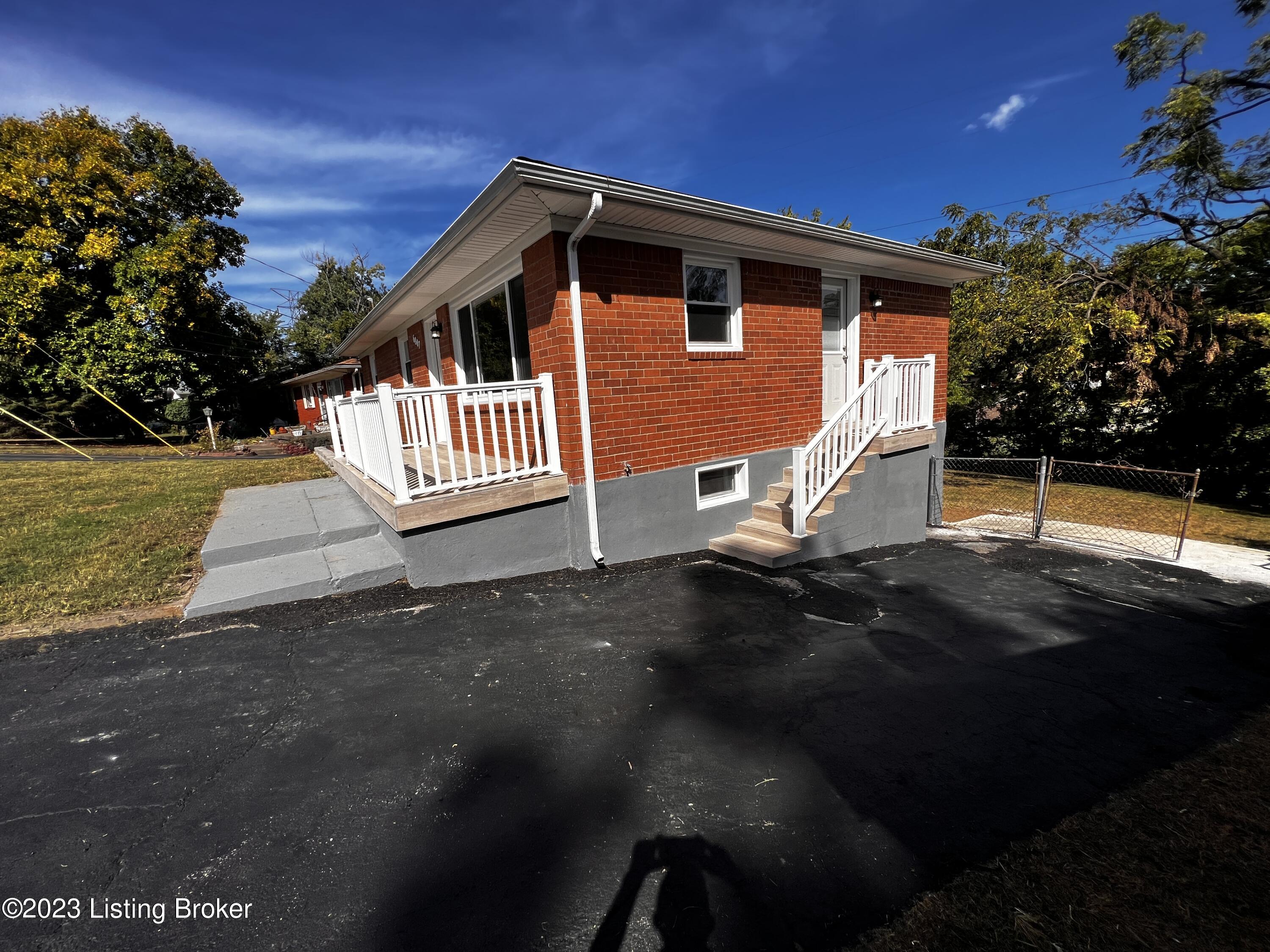 6807 Rock Hollow Dr