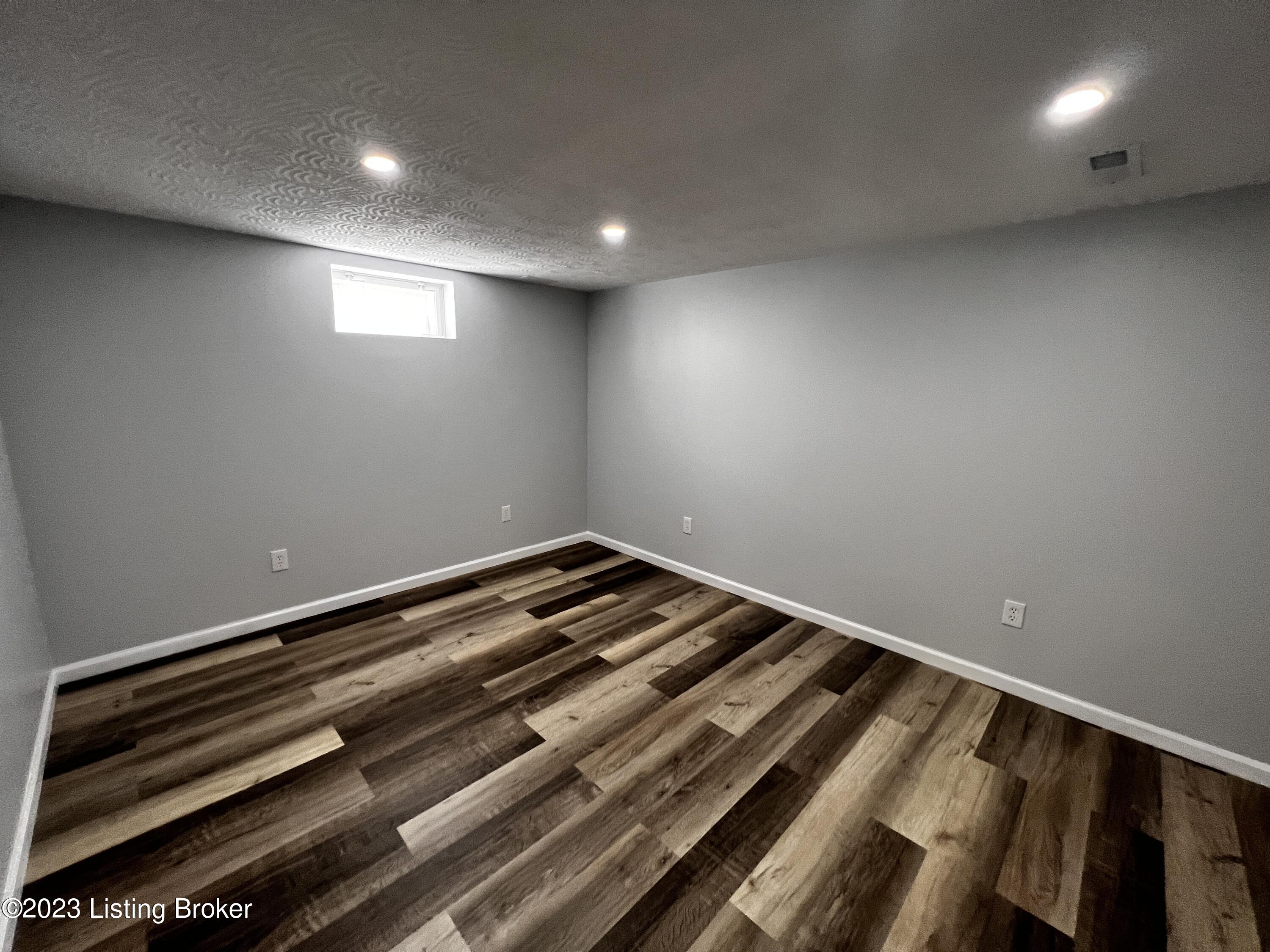 6807 Rock Hollow Dr