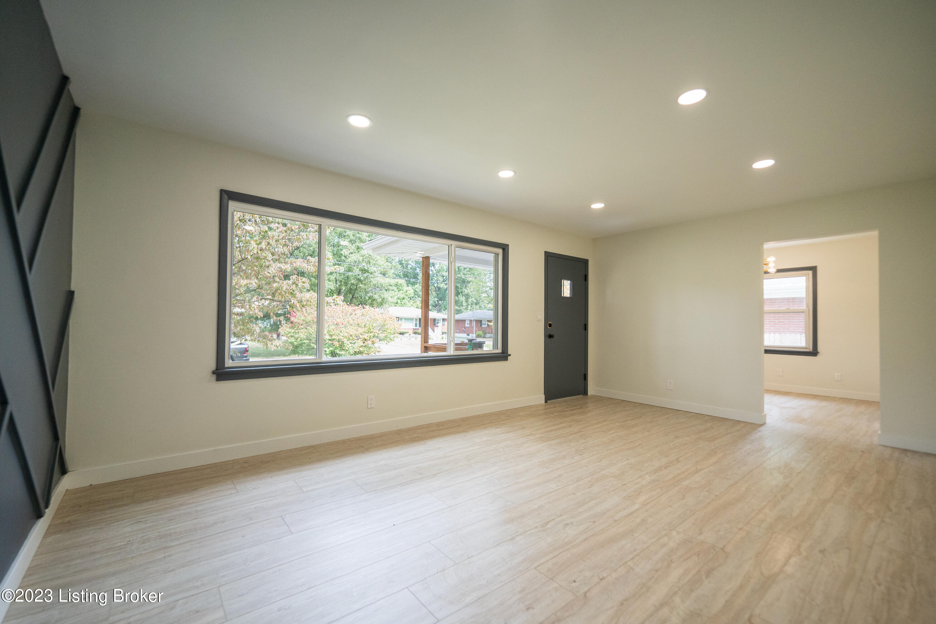 5502 Shorewood Dr