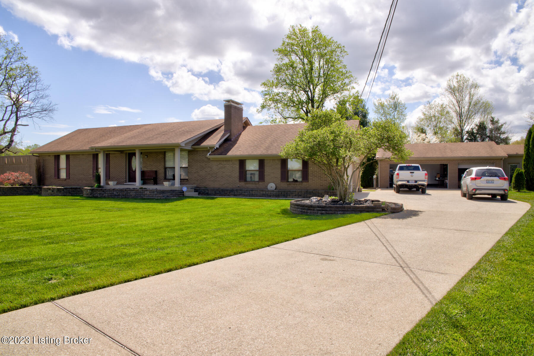 128 Erikas Ct