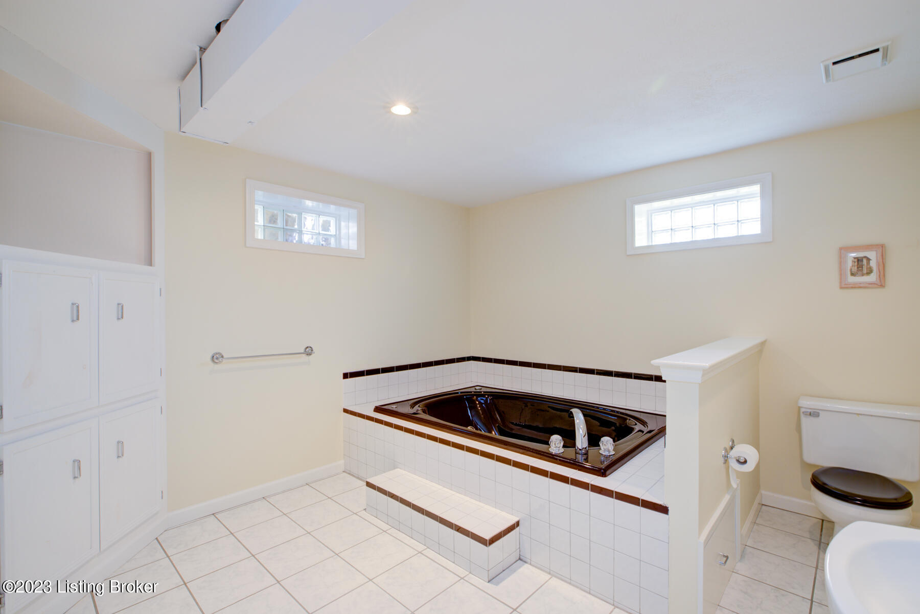 128 Erikas Ct