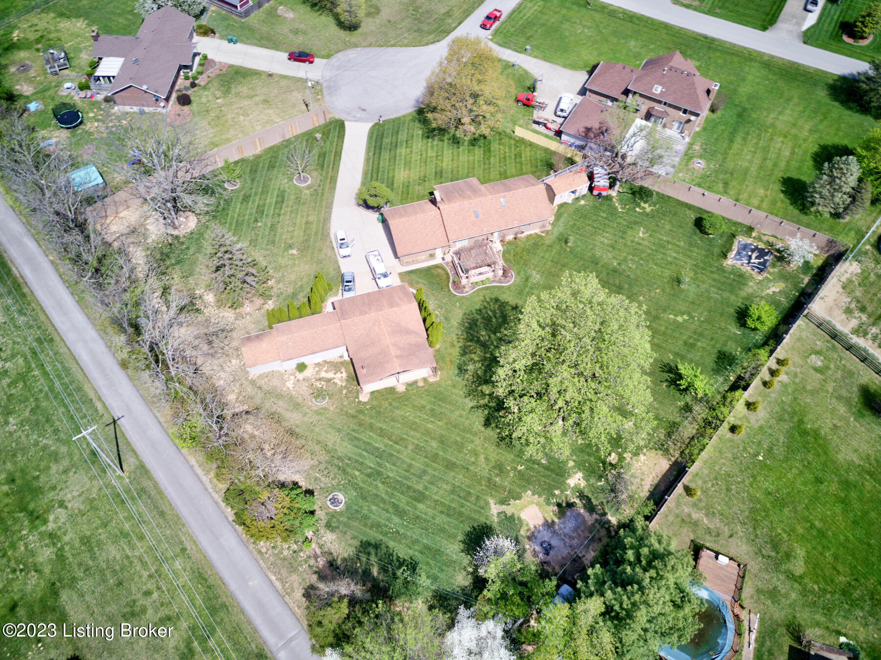 128 Erikas Ct