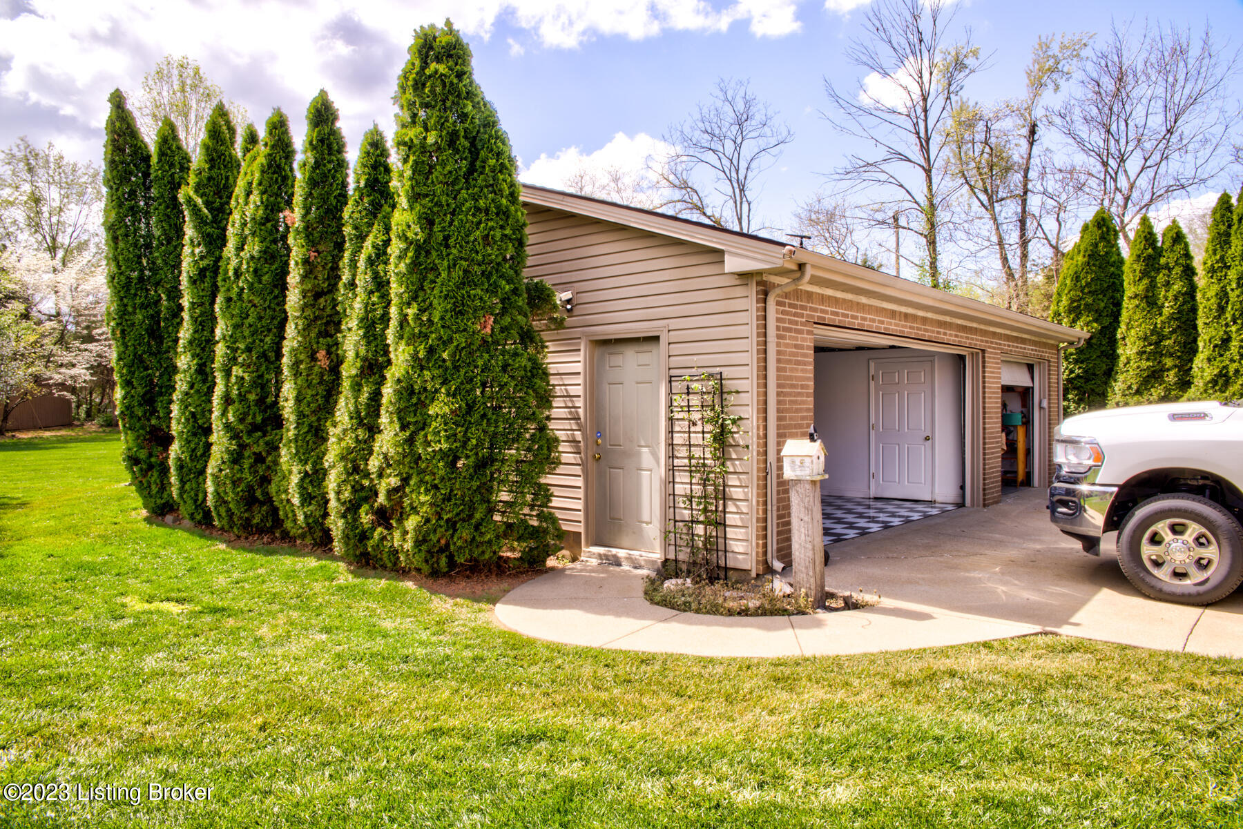 128 Erikas Ct