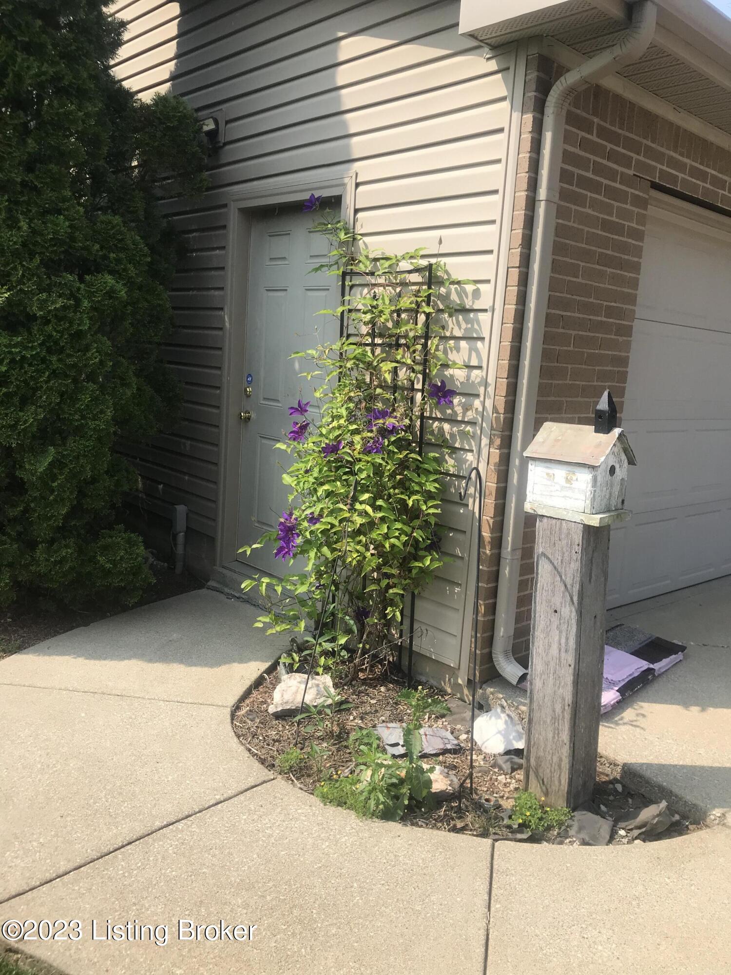 128 Erikas Ct
