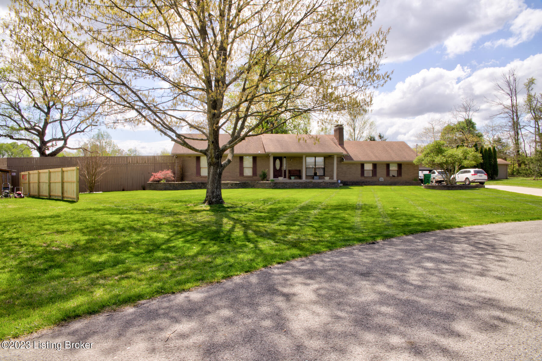 128 Erikas Ct