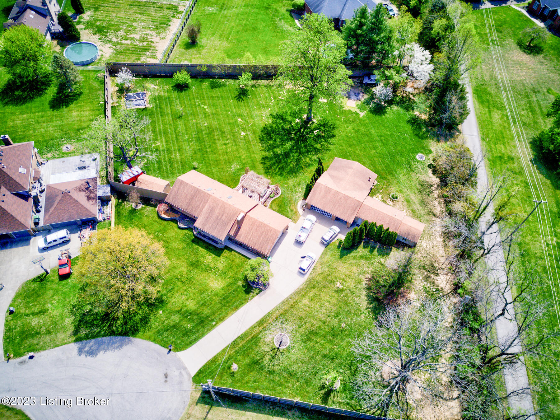 128 Erikas Ct