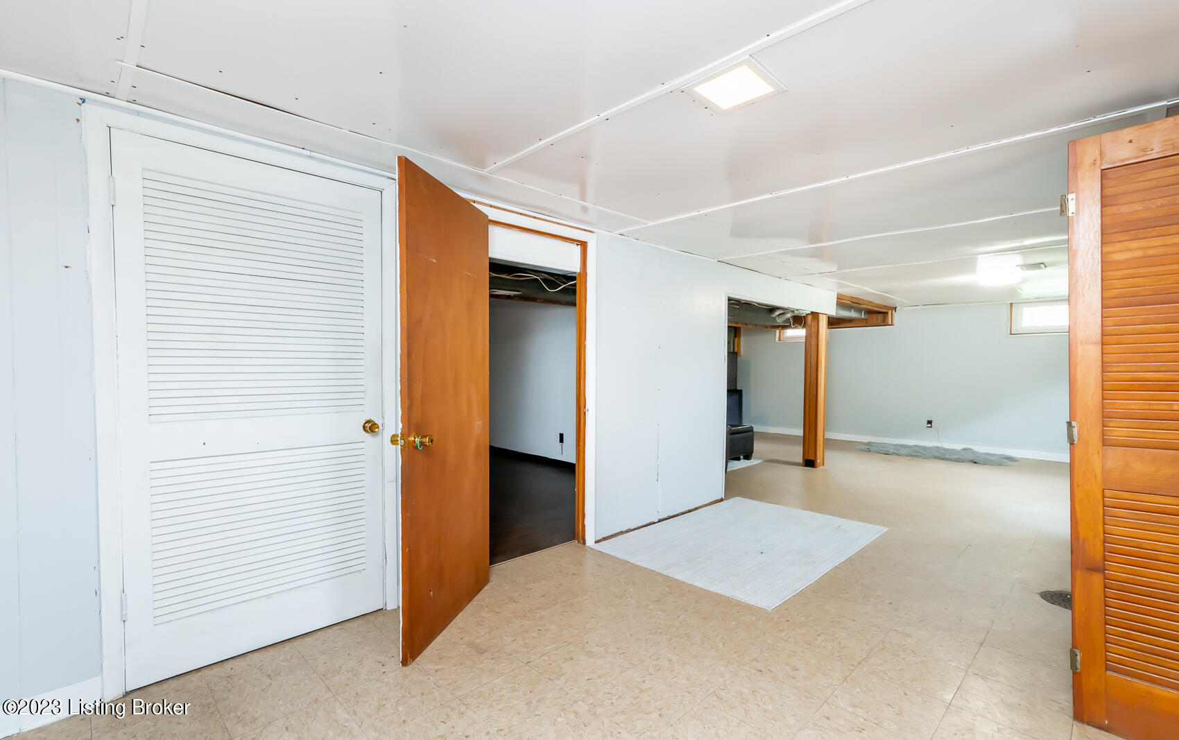 2327 Lindsey Dr