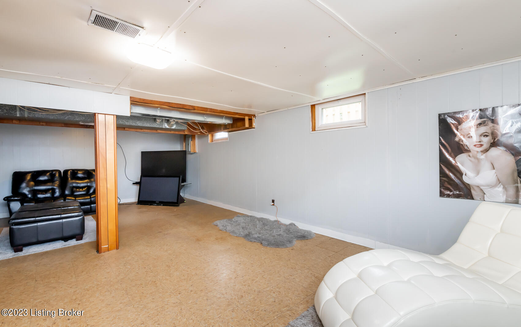 2327 Lindsey Dr