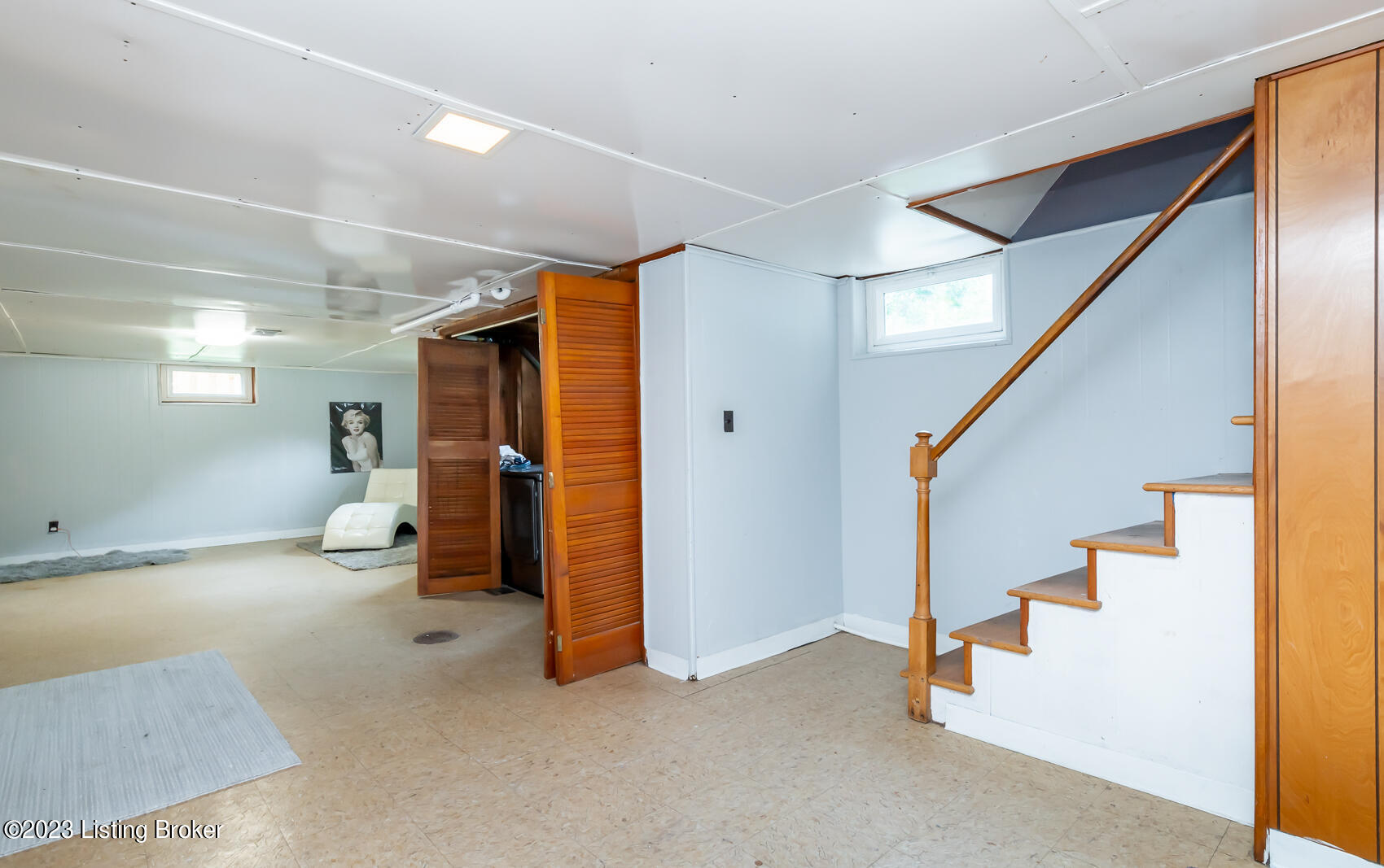 2327 Lindsey Dr