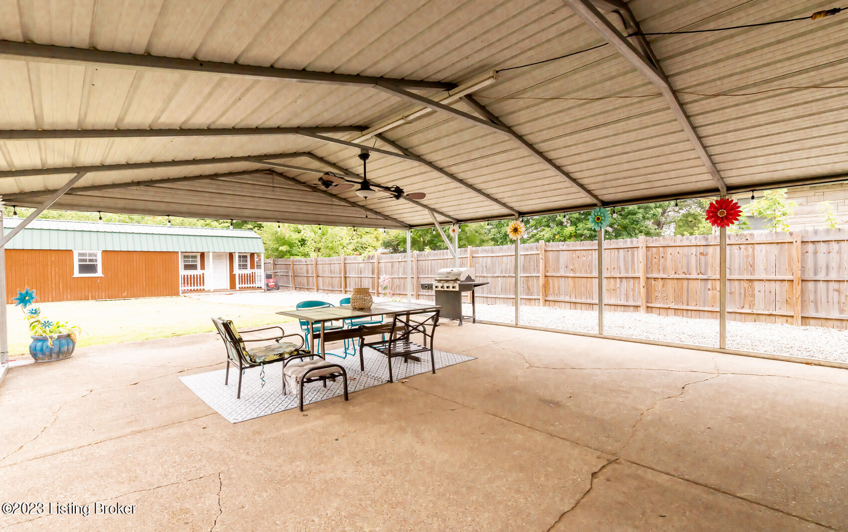 2327 Lindsey Dr