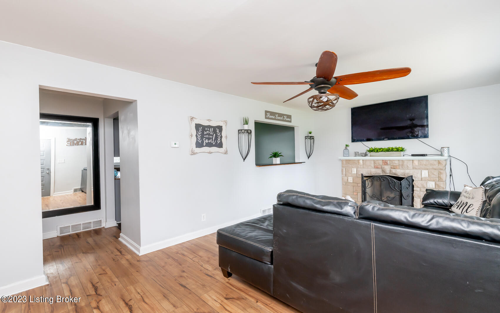 2327 Lindsey Dr