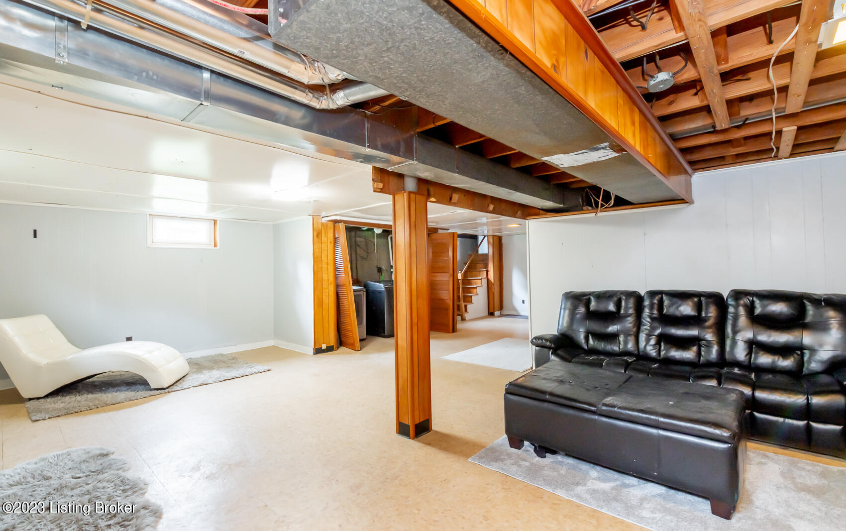 2327 Lindsey Dr