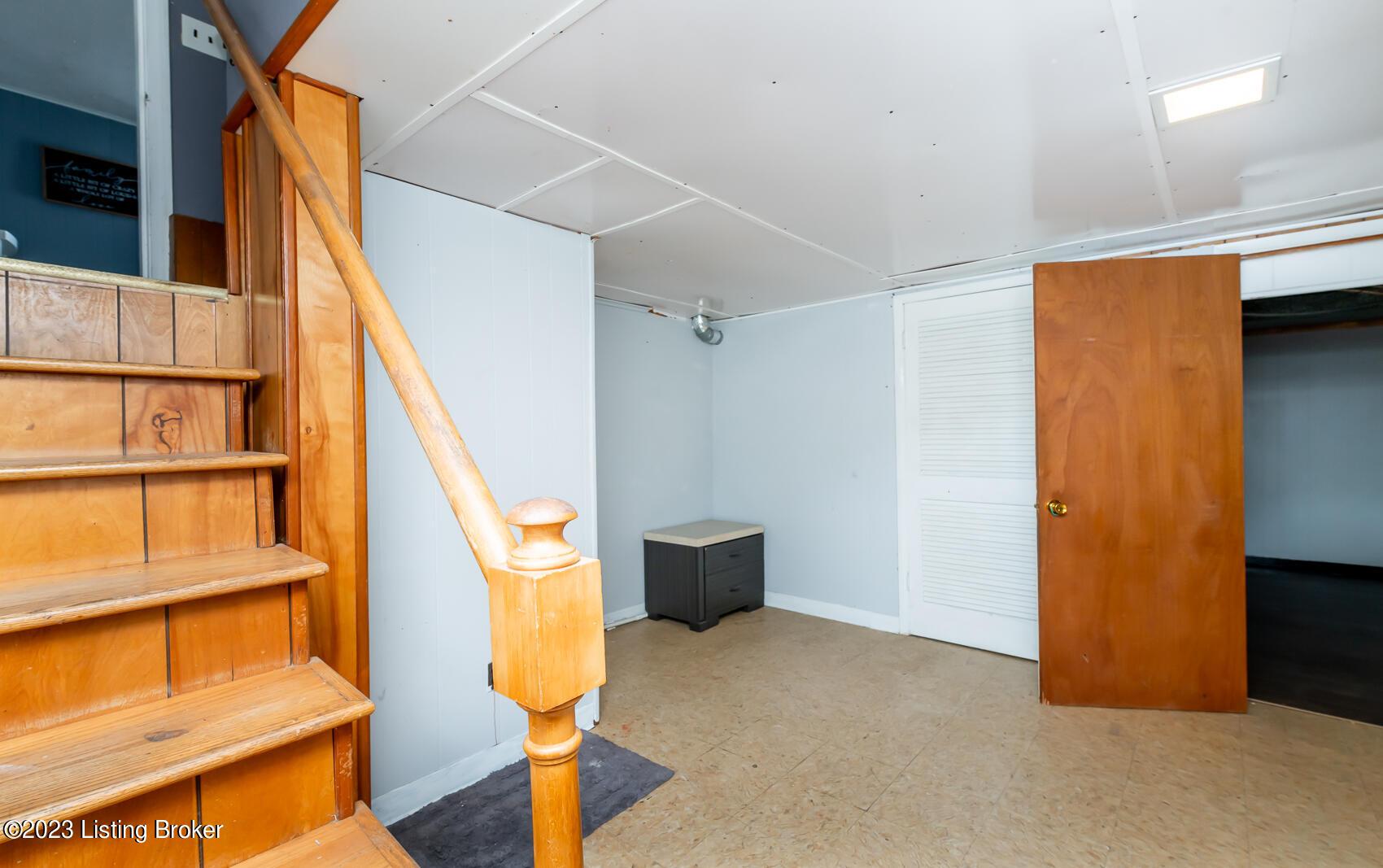 2327 Lindsey Dr