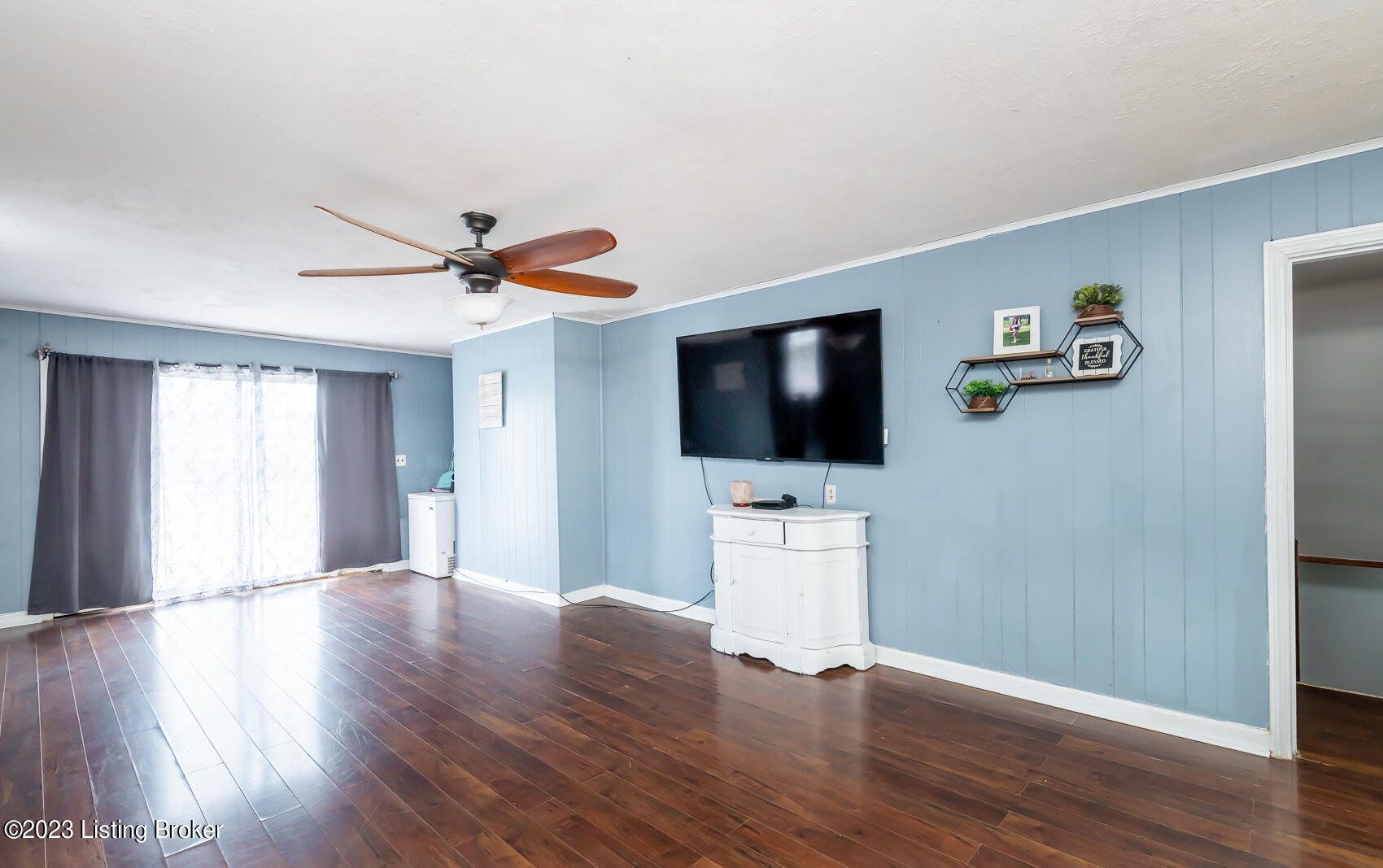 2327 Lindsey Dr