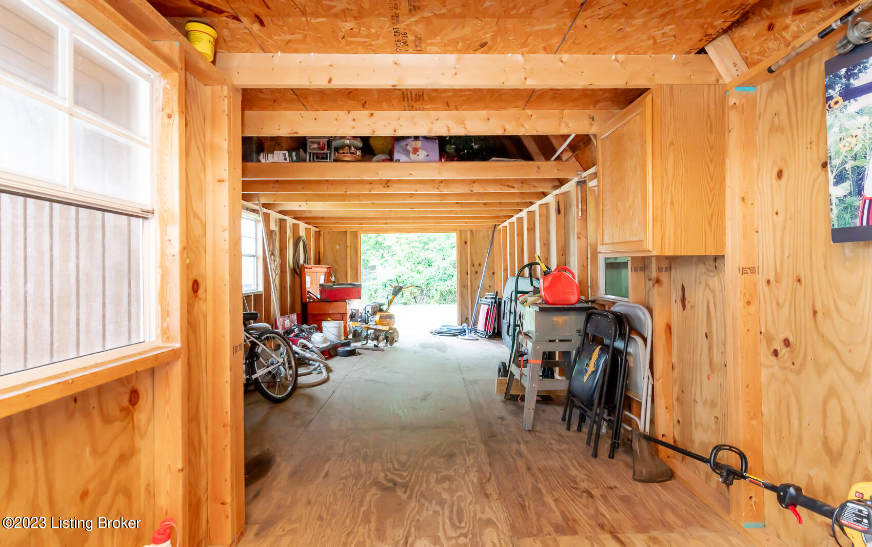 2327 Lindsey Dr