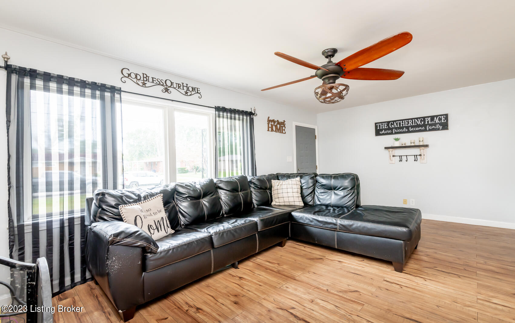 2327 Lindsey Dr