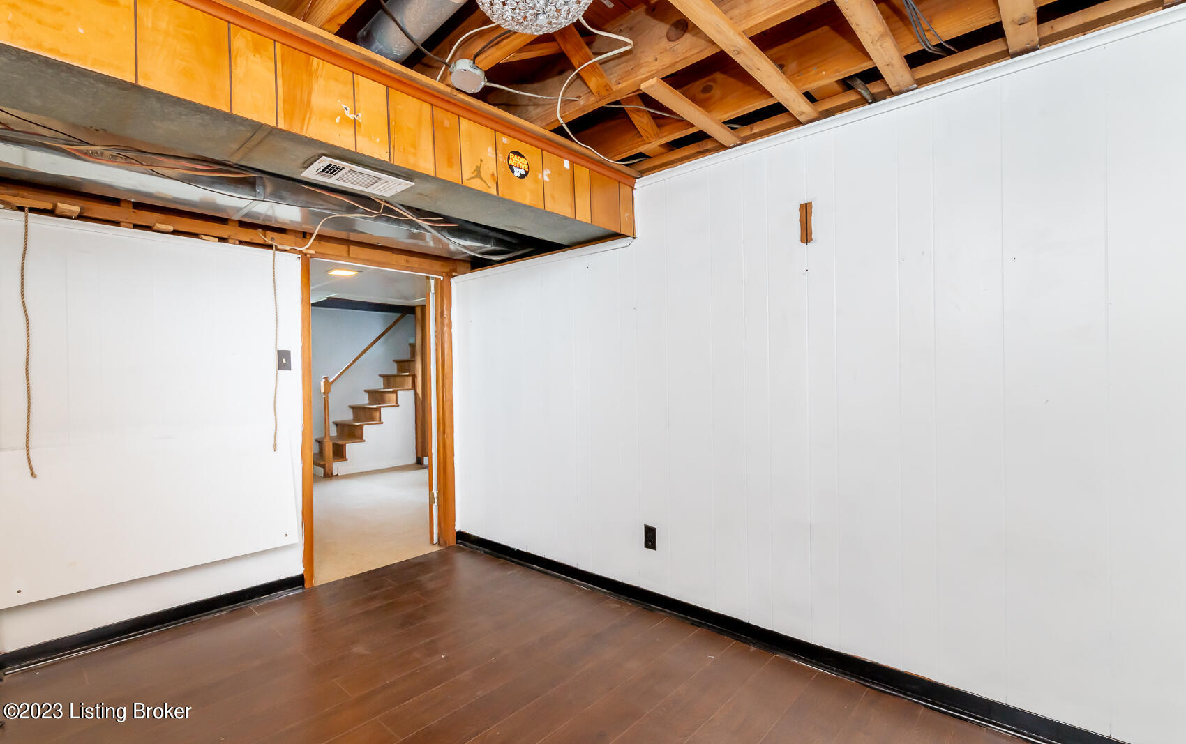 2327 Lindsey Dr