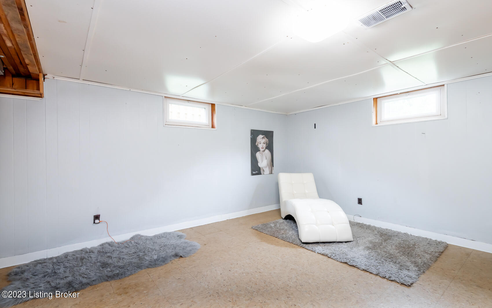 2327 Lindsey Dr
