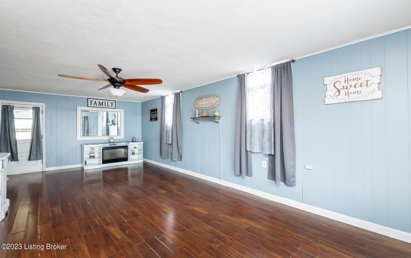2327 Lindsey Dr