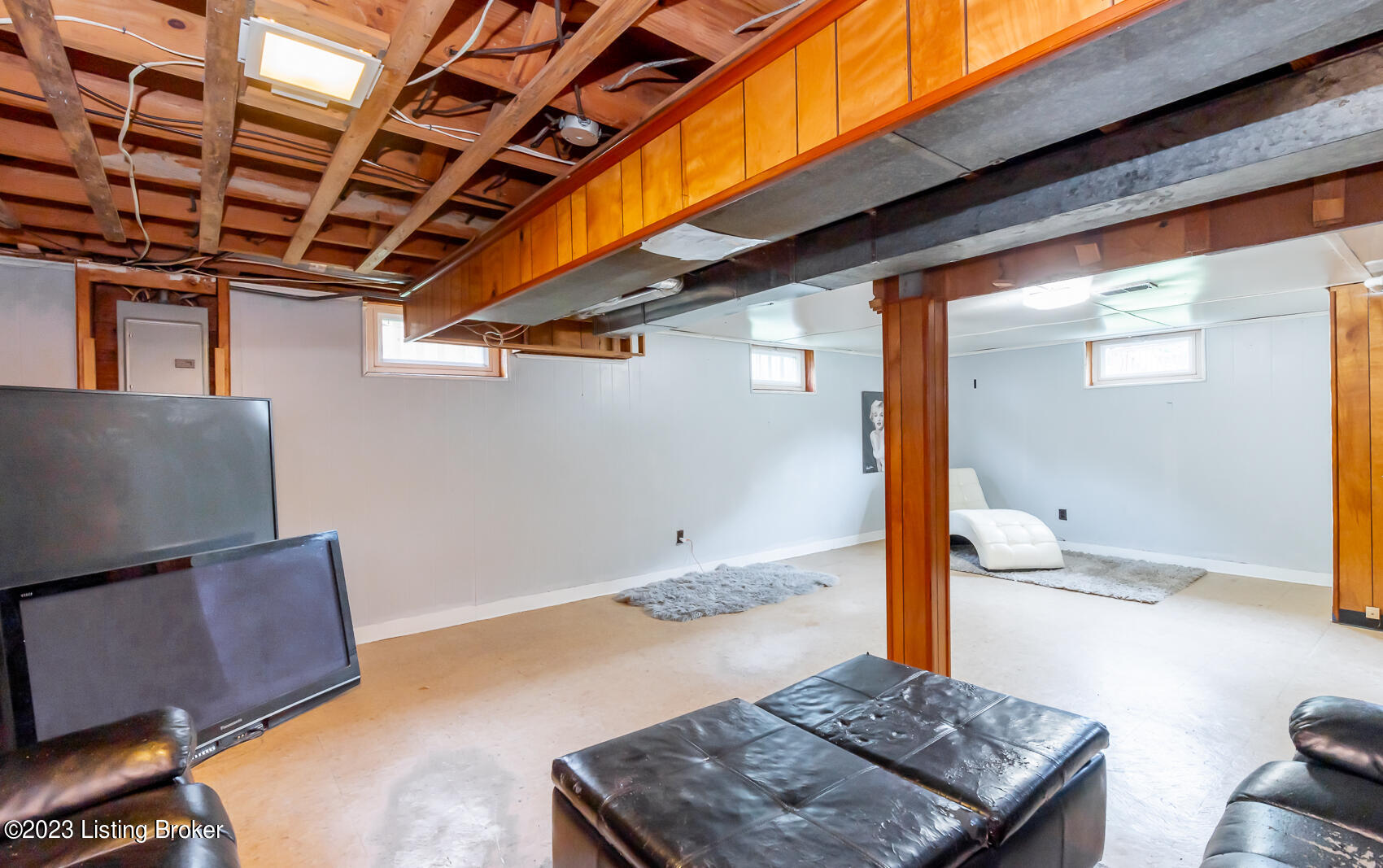 2327 Lindsey Dr