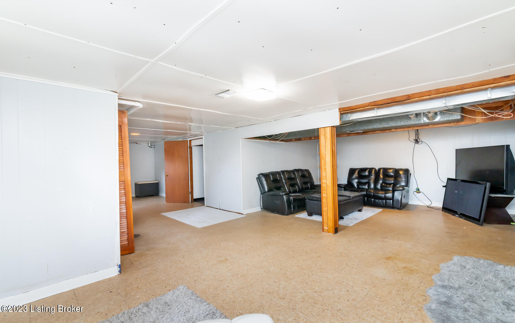 2327 Lindsey Dr