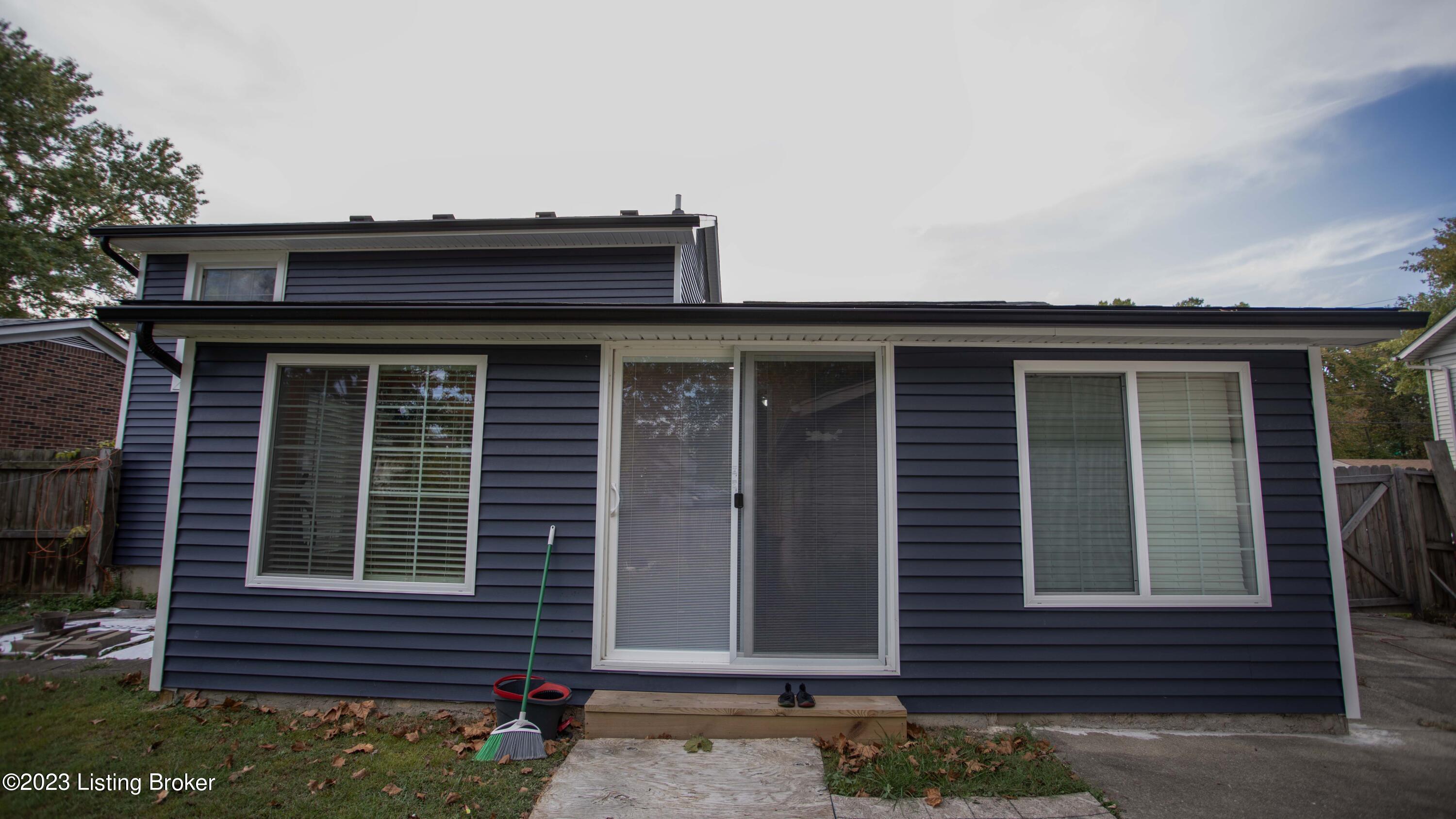 9703 Turnpike View Dr
