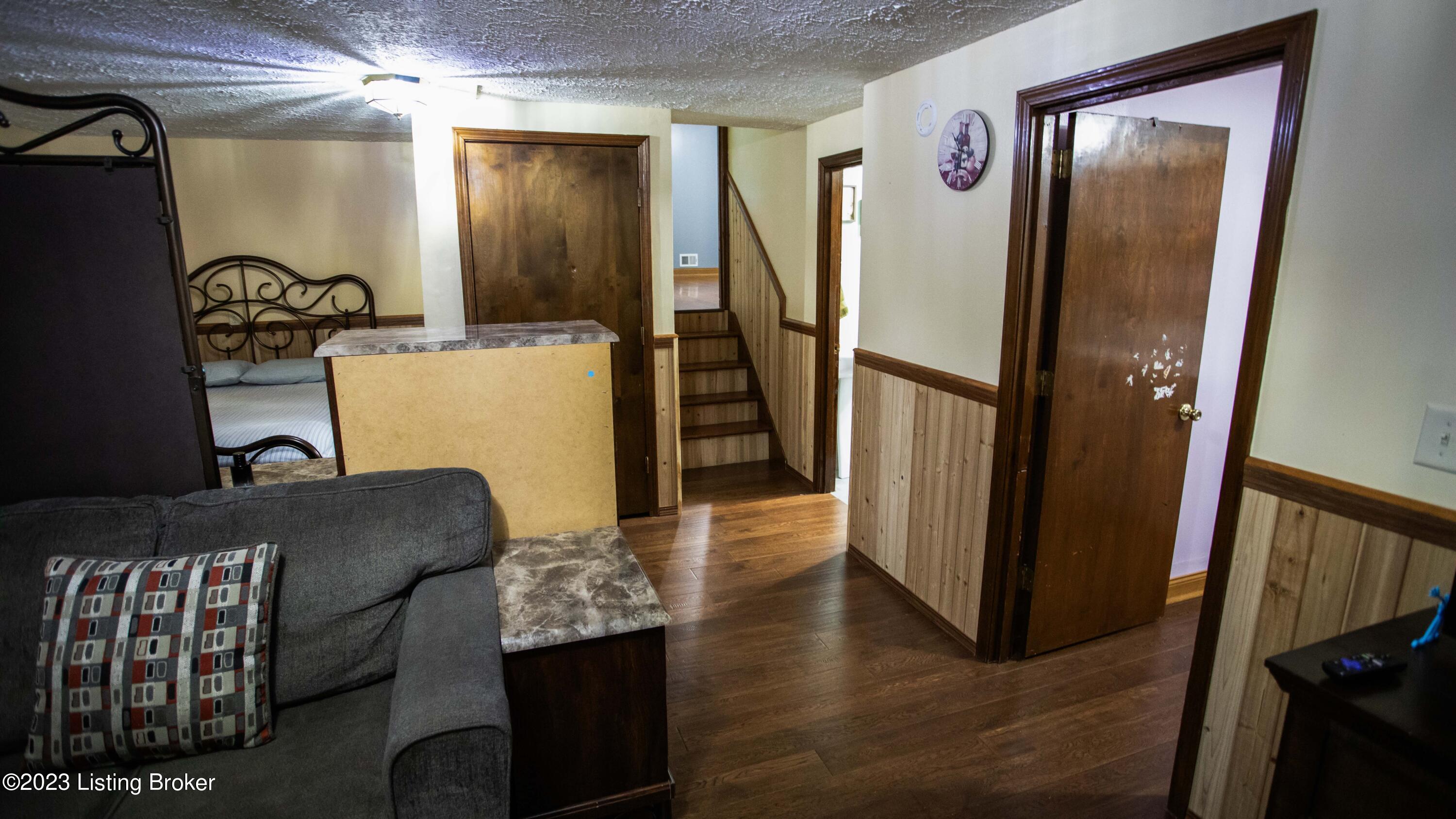 9703 Turnpike View Dr