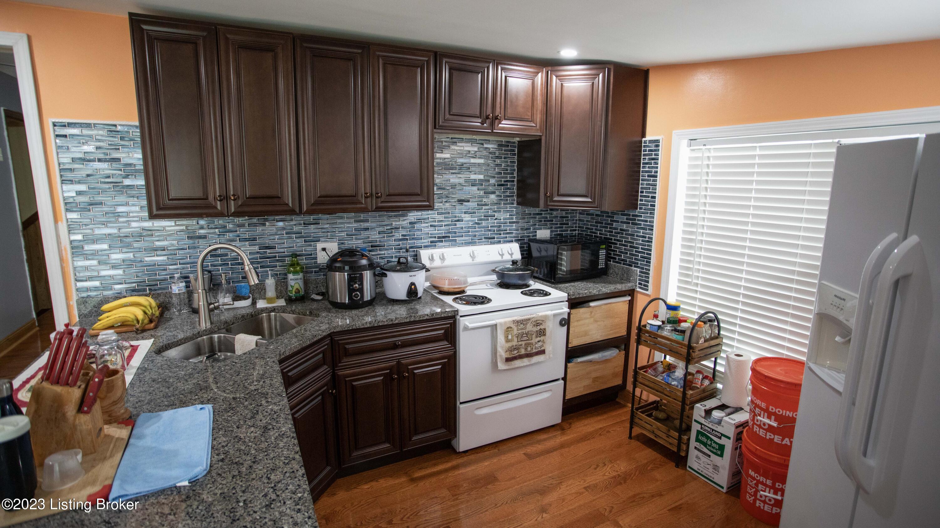 9703 Turnpike View Dr