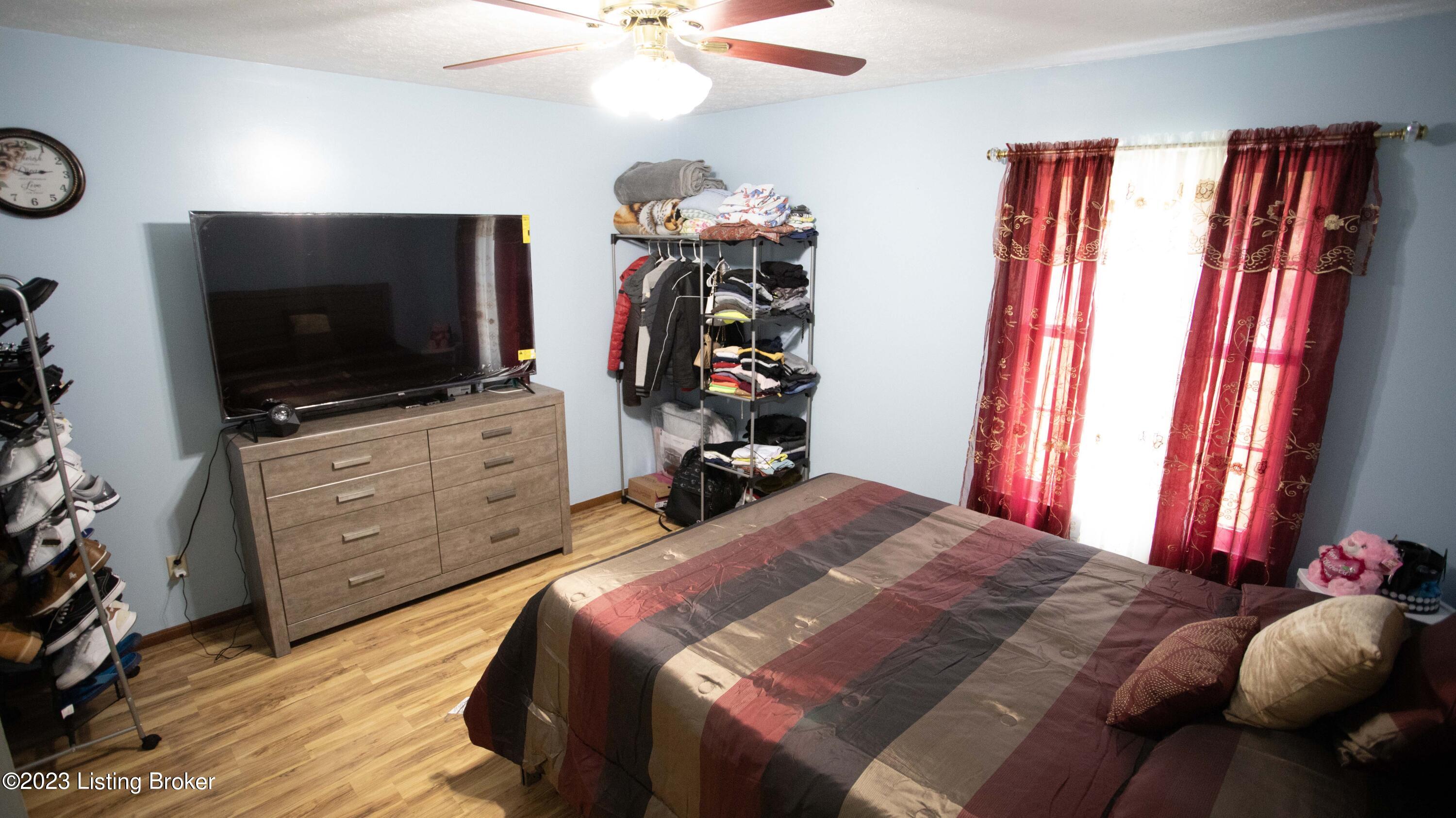 9703 Turnpike View Dr