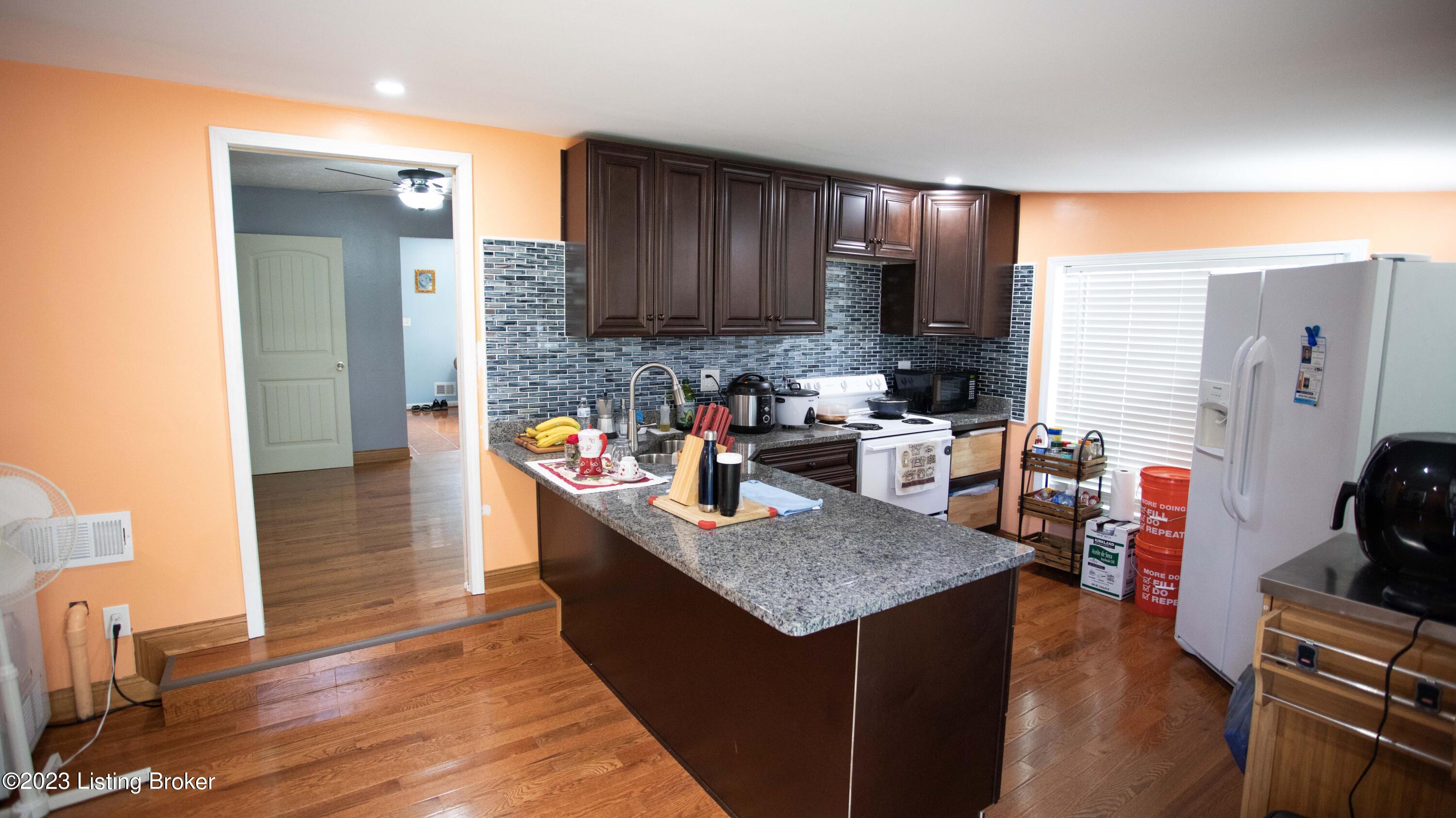 9703 Turnpike View Dr