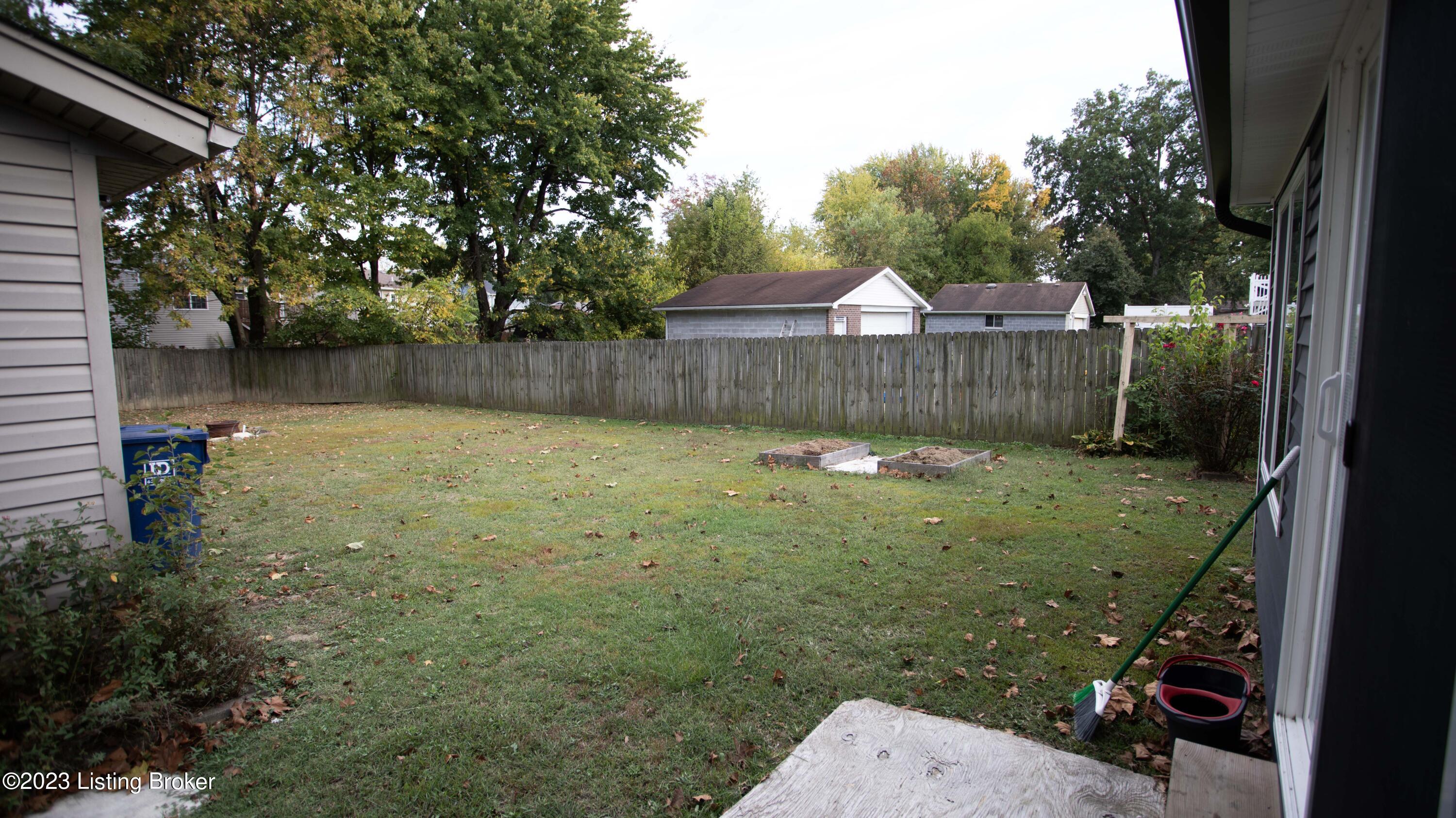 9703 Turnpike View Dr