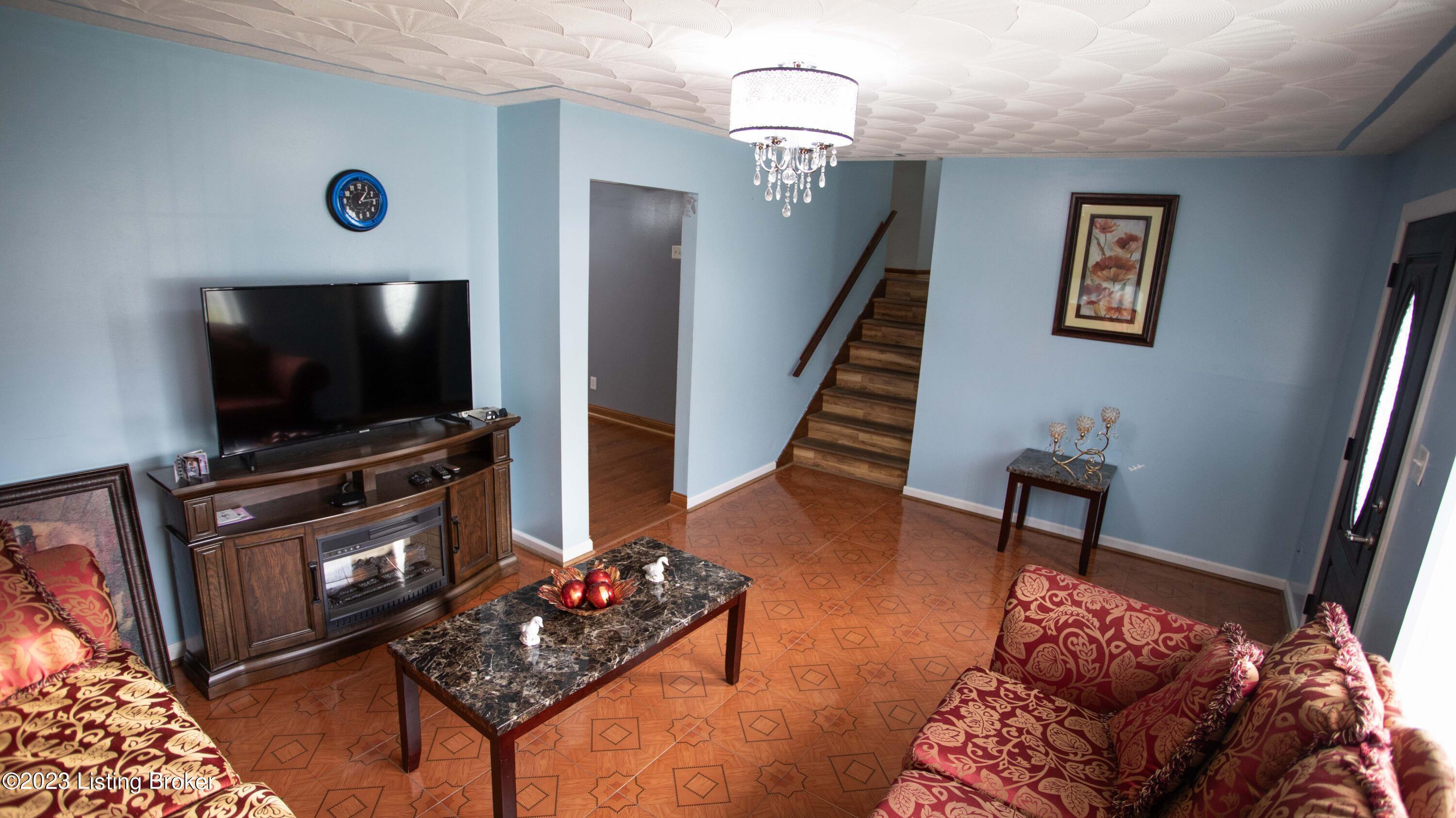 9703 Turnpike View Dr