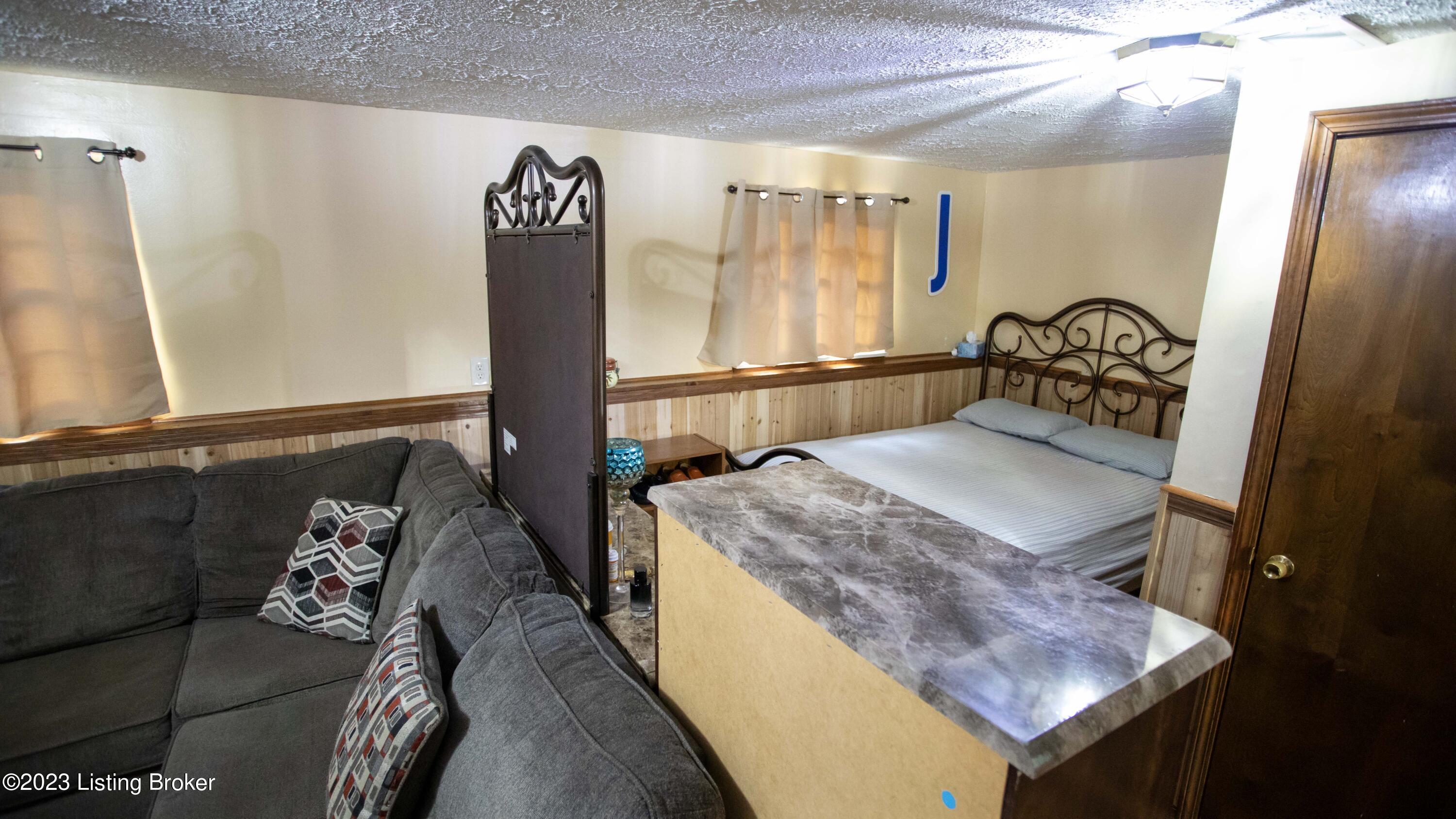 9703 Turnpike View Dr