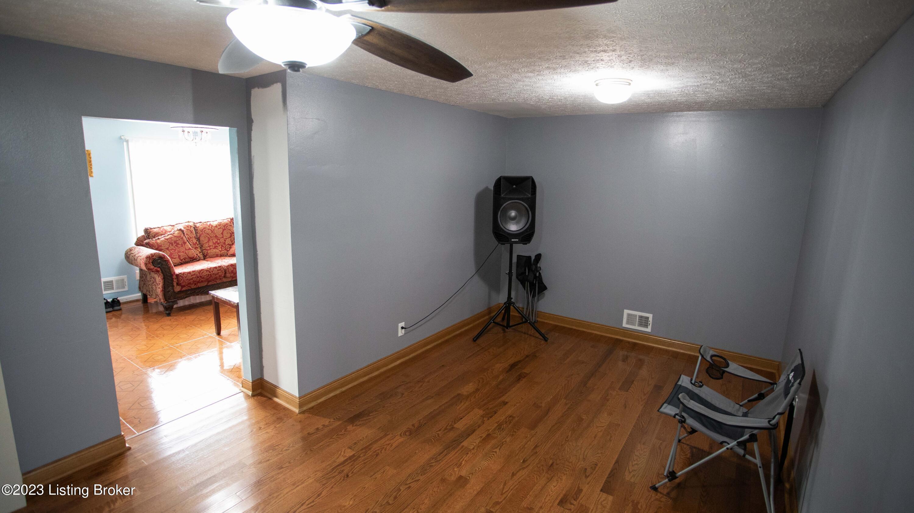9703 Turnpike View Dr