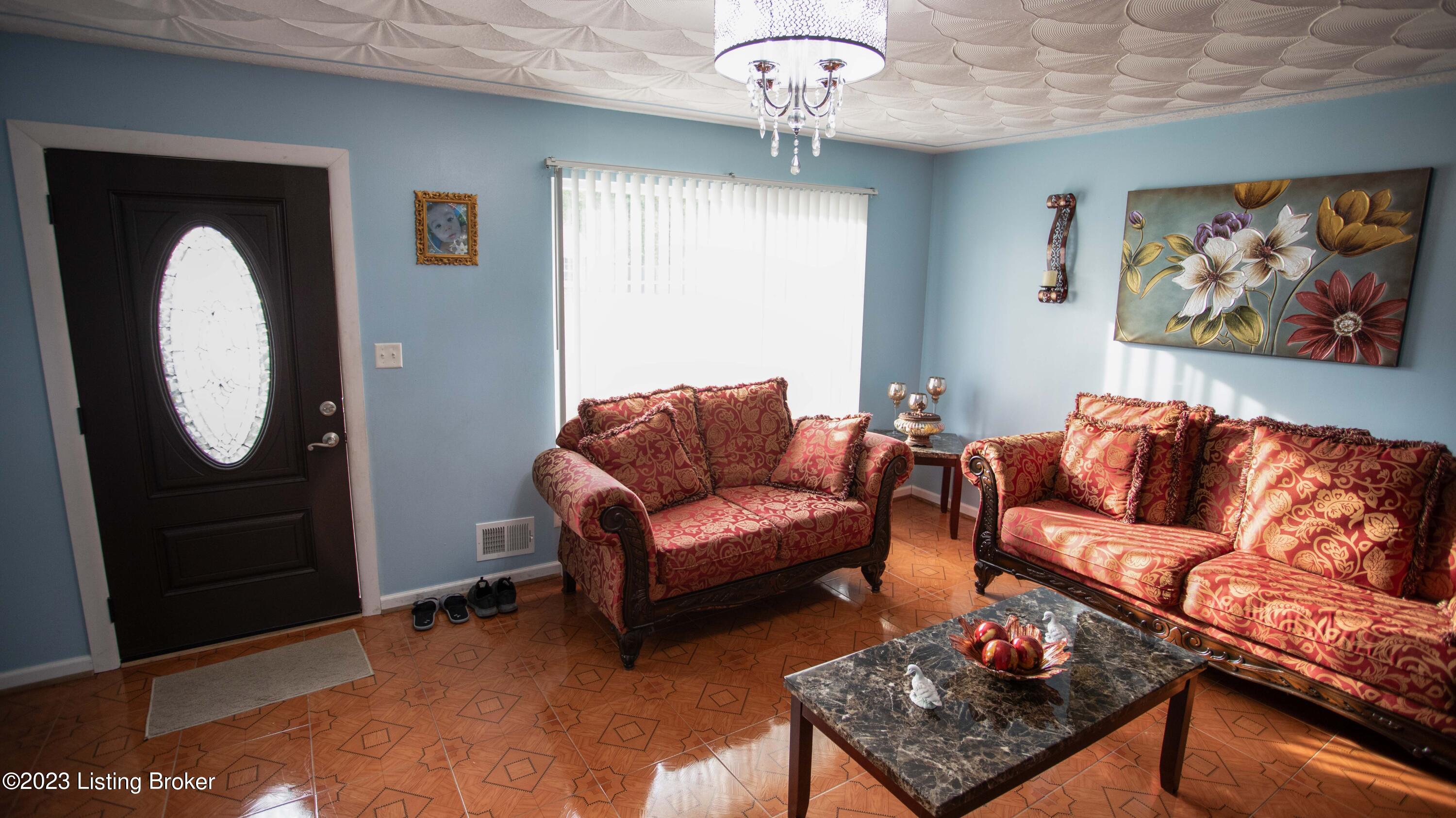 9703 Turnpike View Dr