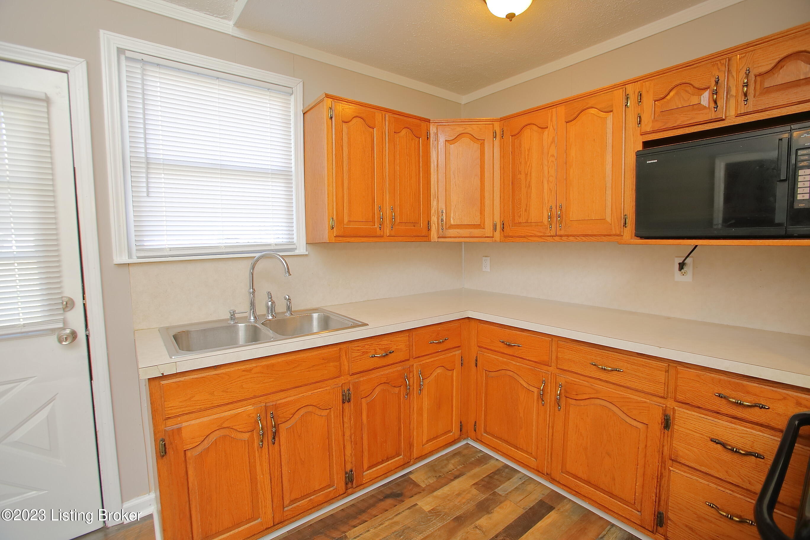 7011 Nathan Hale Way