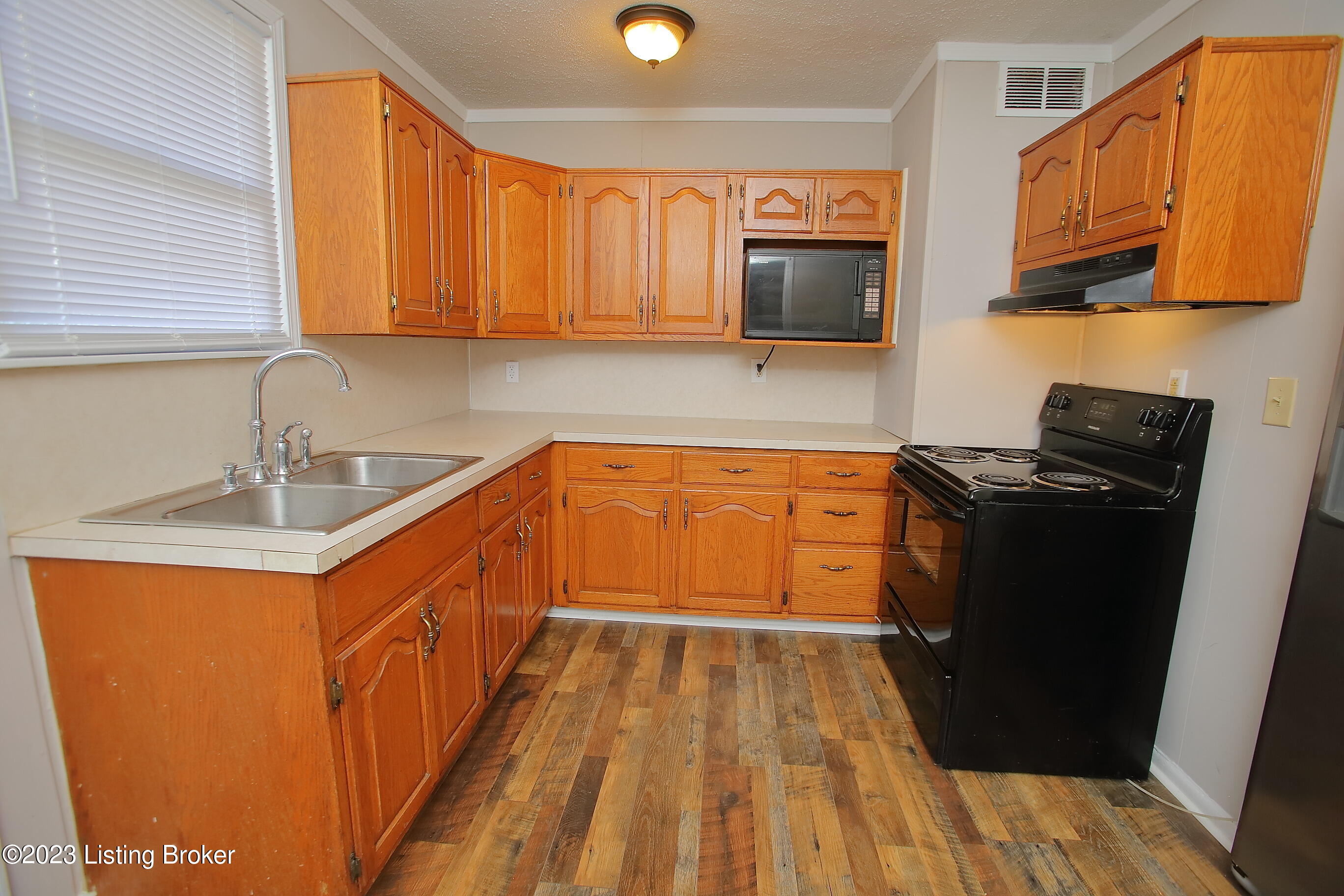 7011 Nathan Hale Way